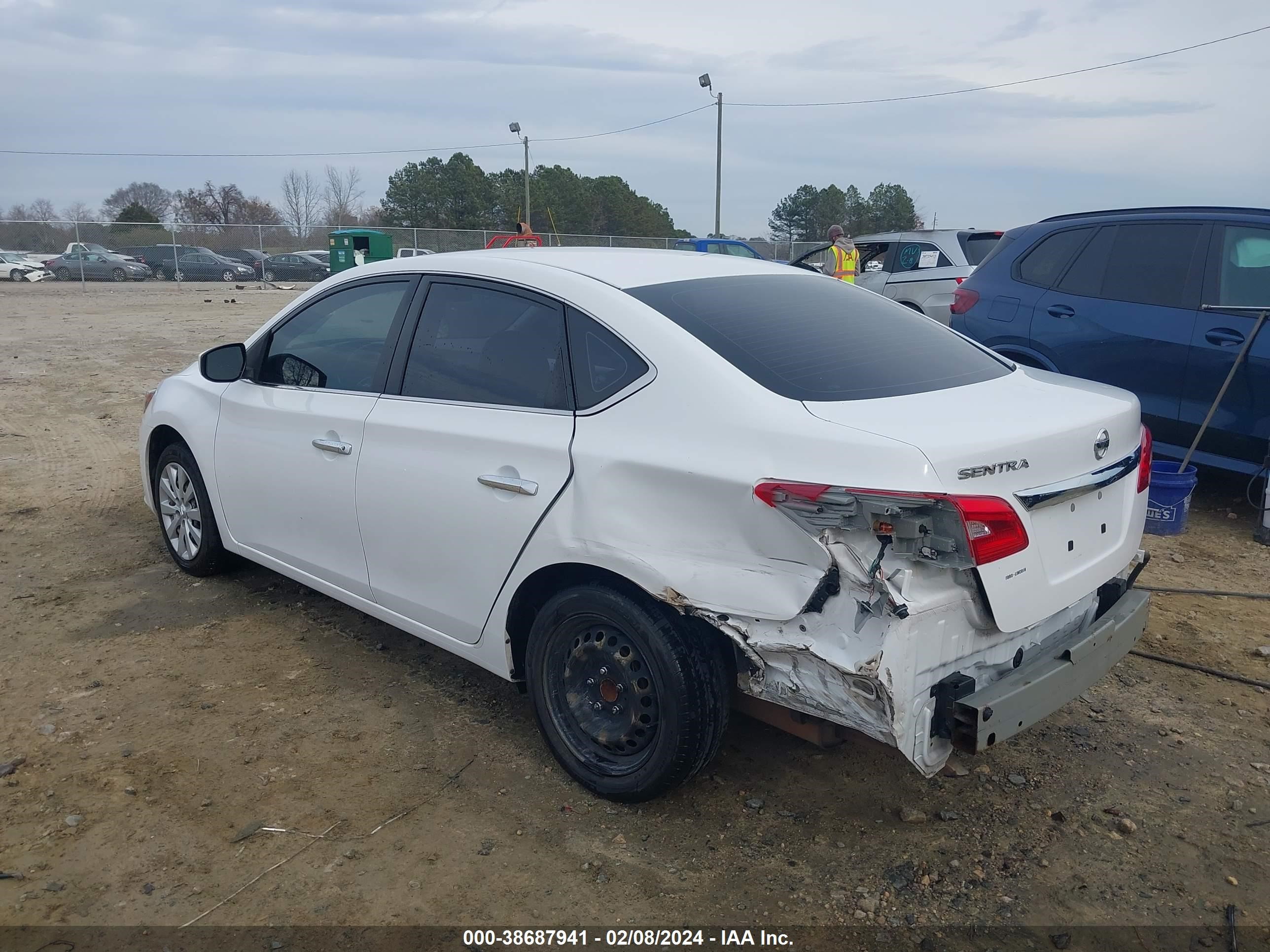 Photo 2 VIN: 3N1AB7AP3KY207657 - NISSAN SENTRA 