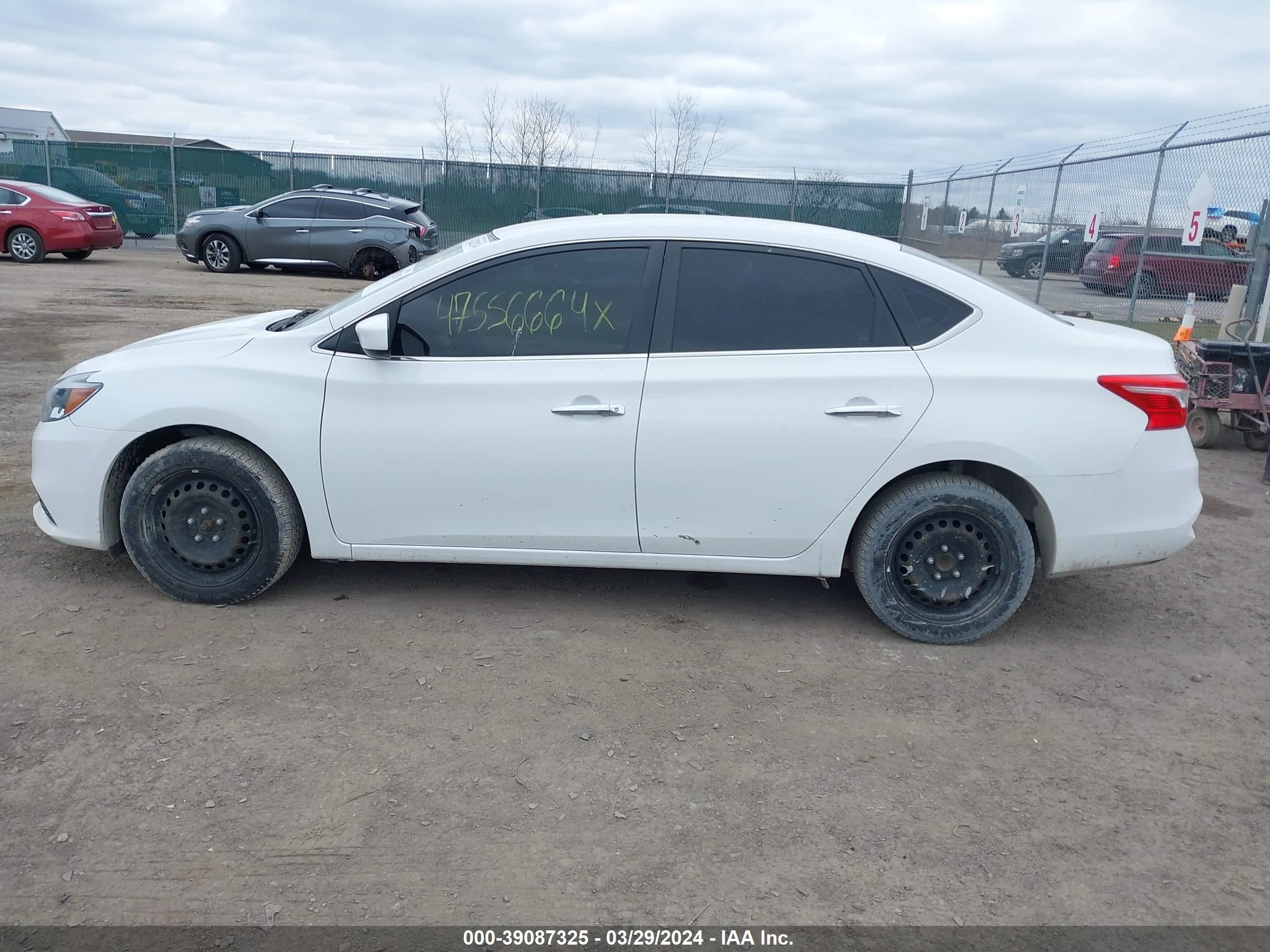 Photo 13 VIN: 3N1AB7AP3KY268698 - NISSAN SENTRA 