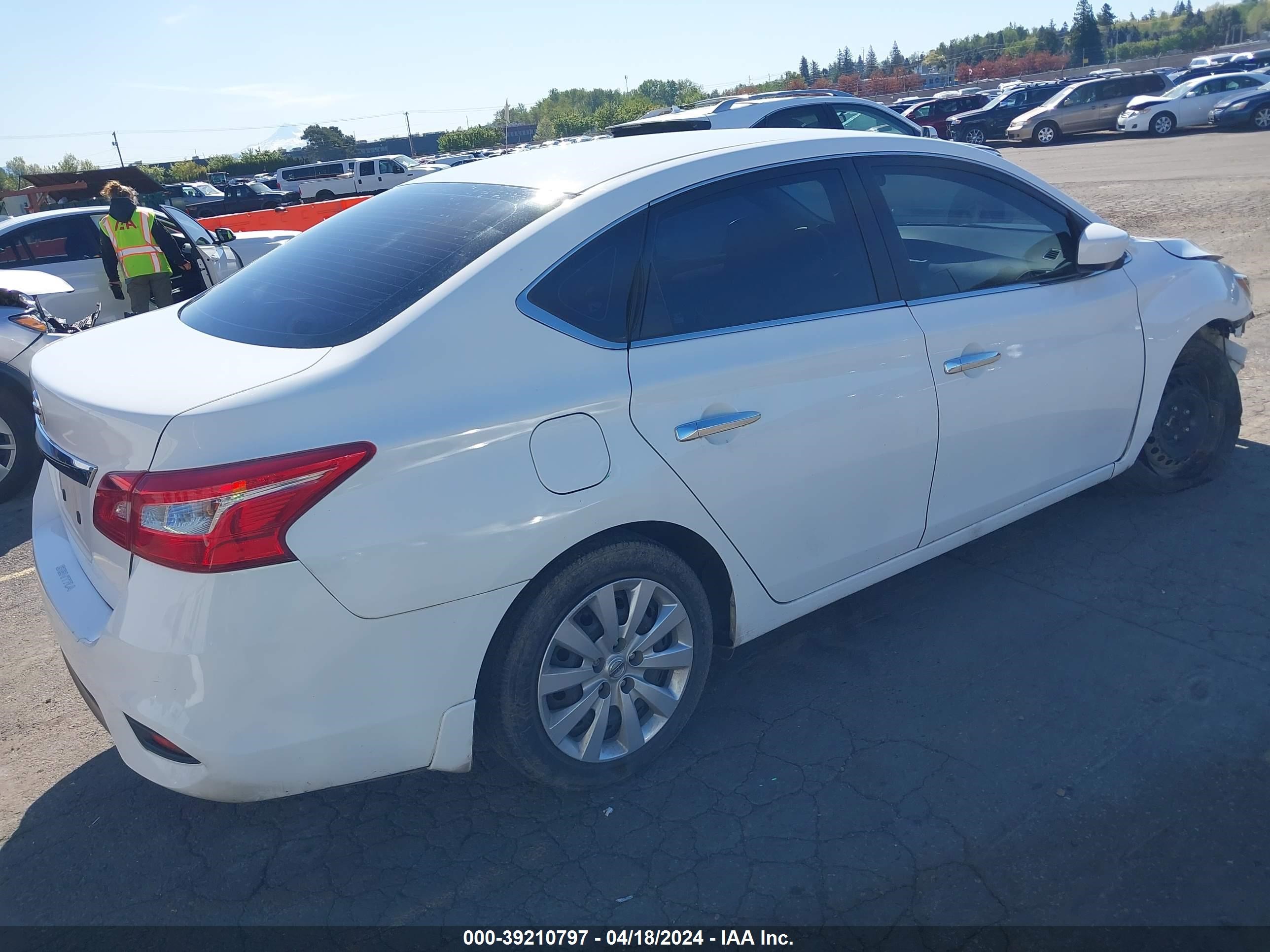 Photo 3 VIN: 3N1AB7AP3KY427963 - NISSAN SENTRA 