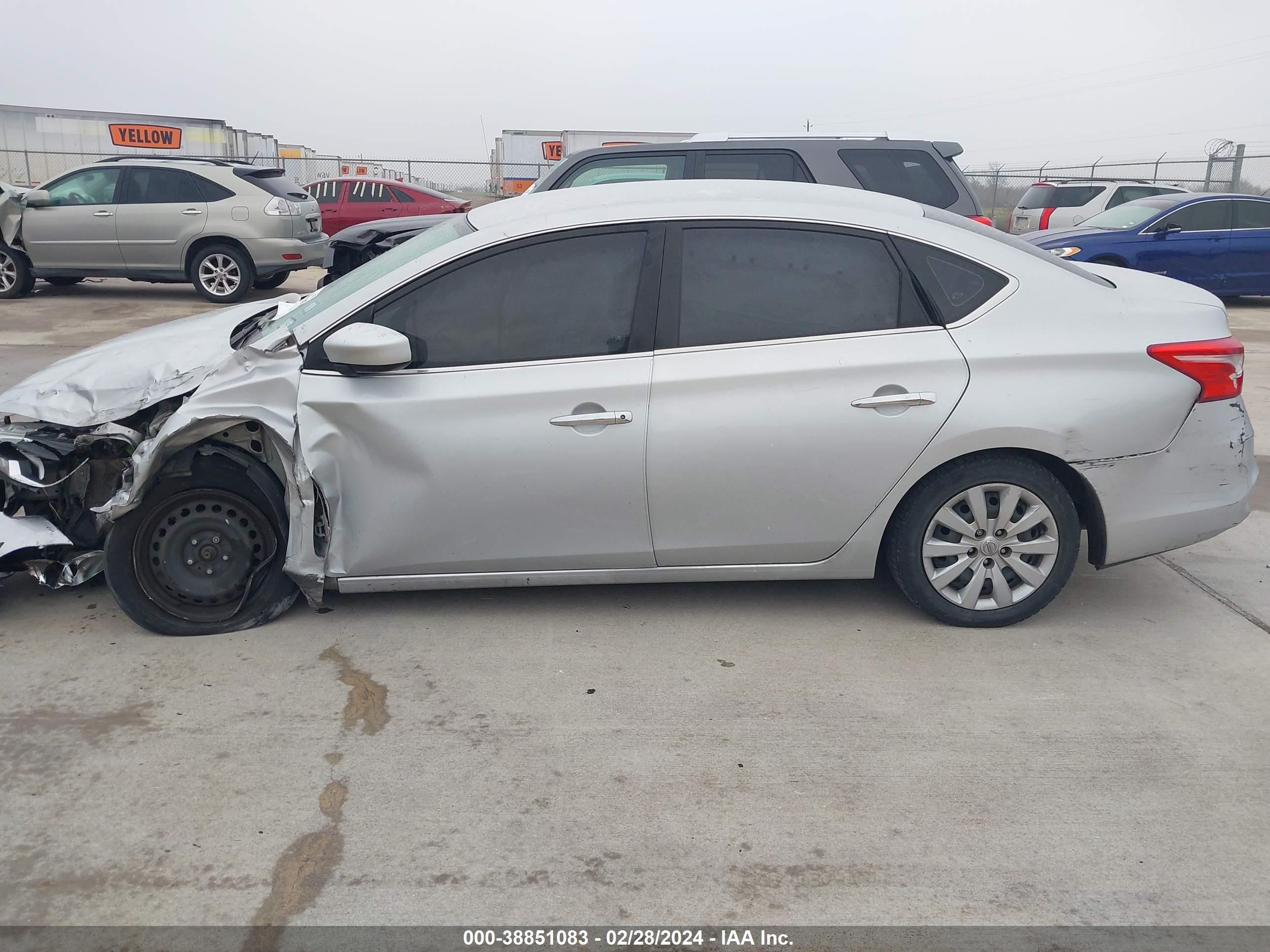 Photo 13 VIN: 3N1AB7AP3KY431172 - NISSAN SENTRA 