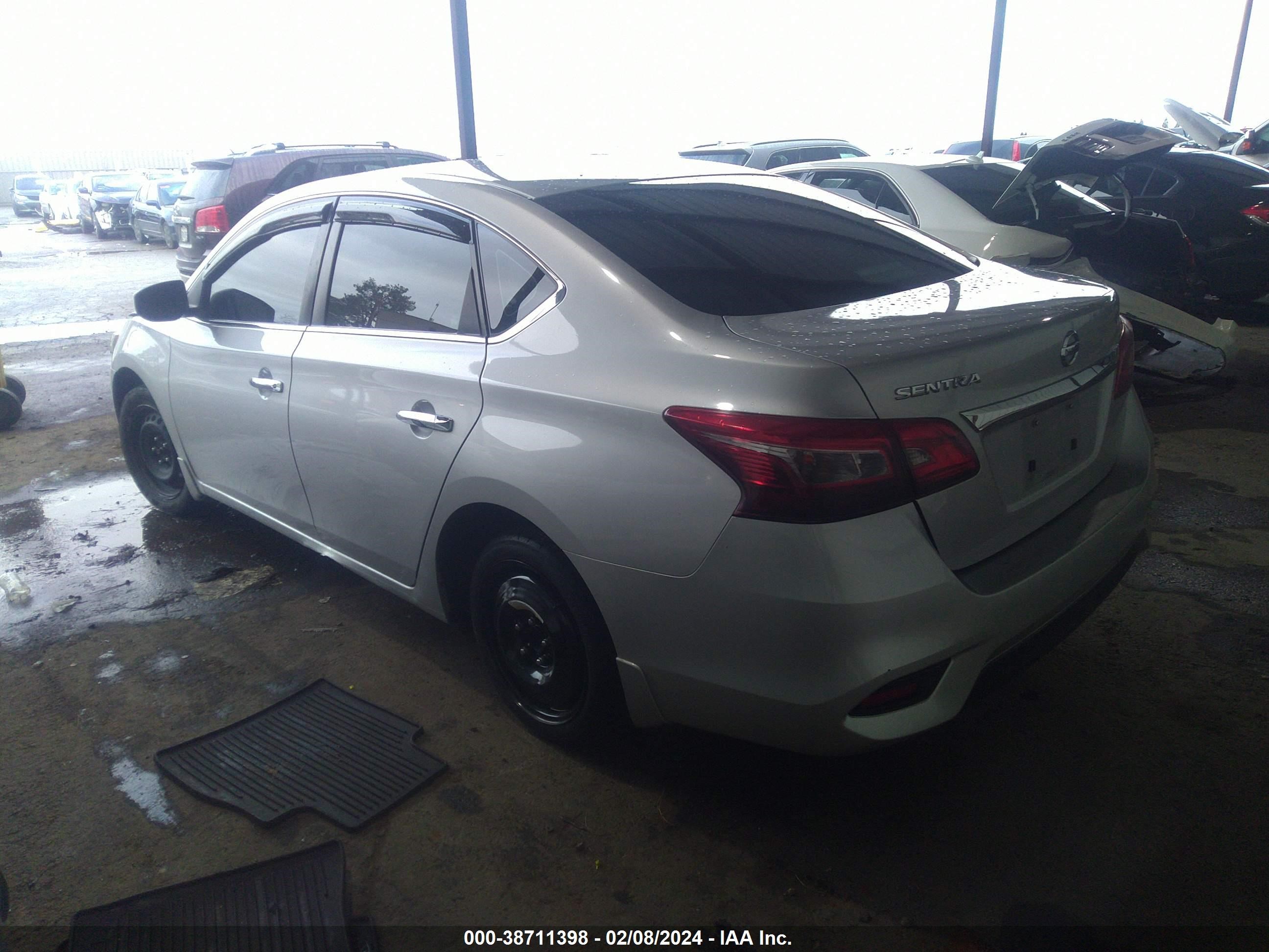 Photo 2 VIN: 3N1AB7AP5JY262111 - NISSAN SENTRA 