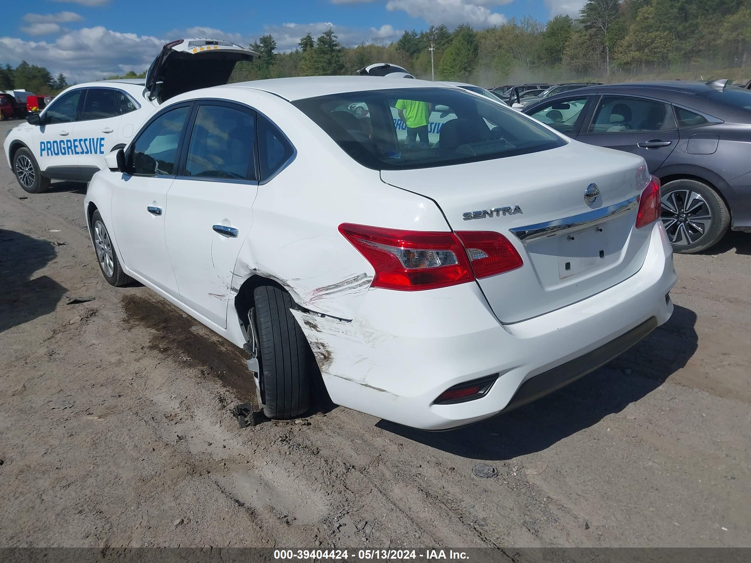 Photo 2 VIN: 3N1AB7AP5JY329211 - NISSAN SENTRA 