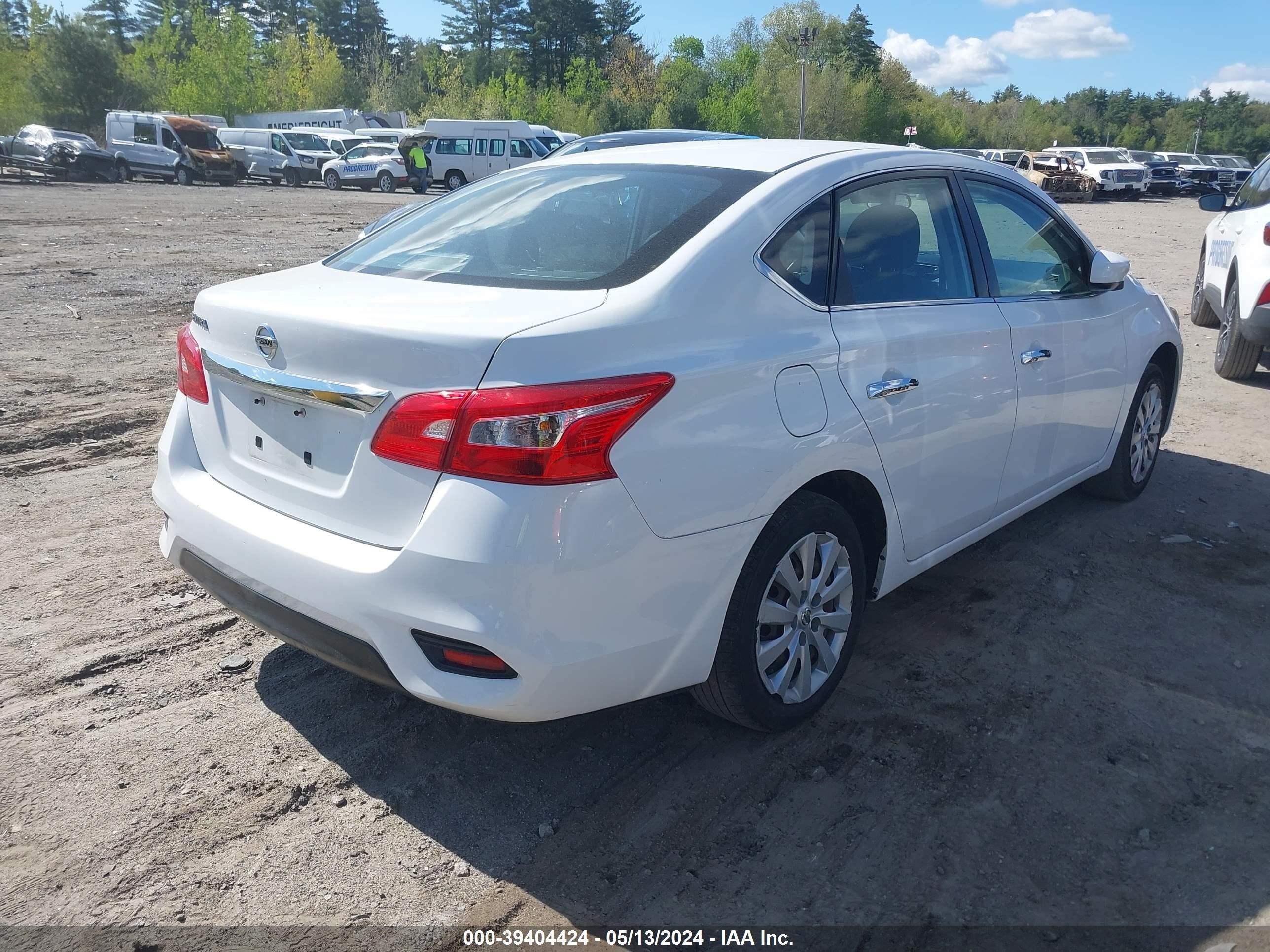 Photo 3 VIN: 3N1AB7AP5JY329211 - NISSAN SENTRA 