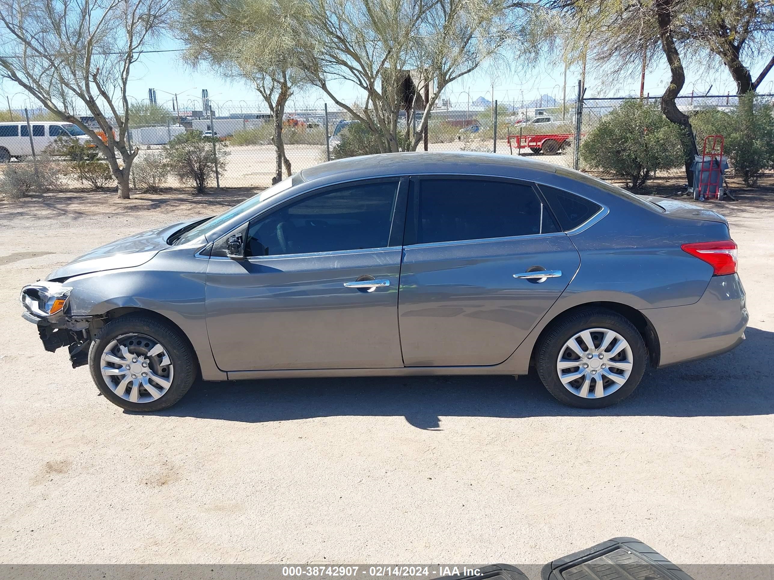 Photo 13 VIN: 3N1AB7AP5KY433702 - NISSAN SENTRA 