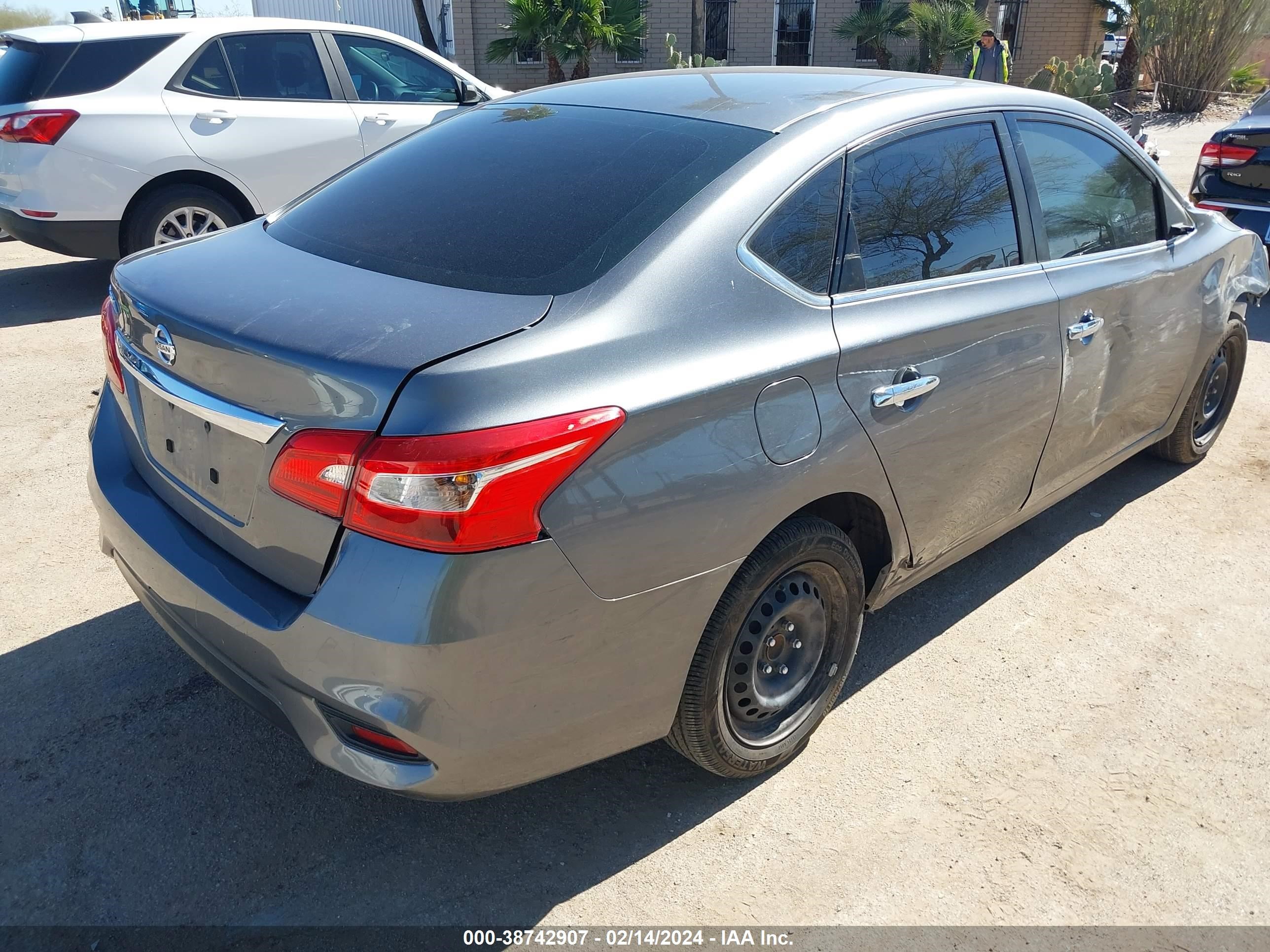 Photo 3 VIN: 3N1AB7AP5KY433702 - NISSAN SENTRA 