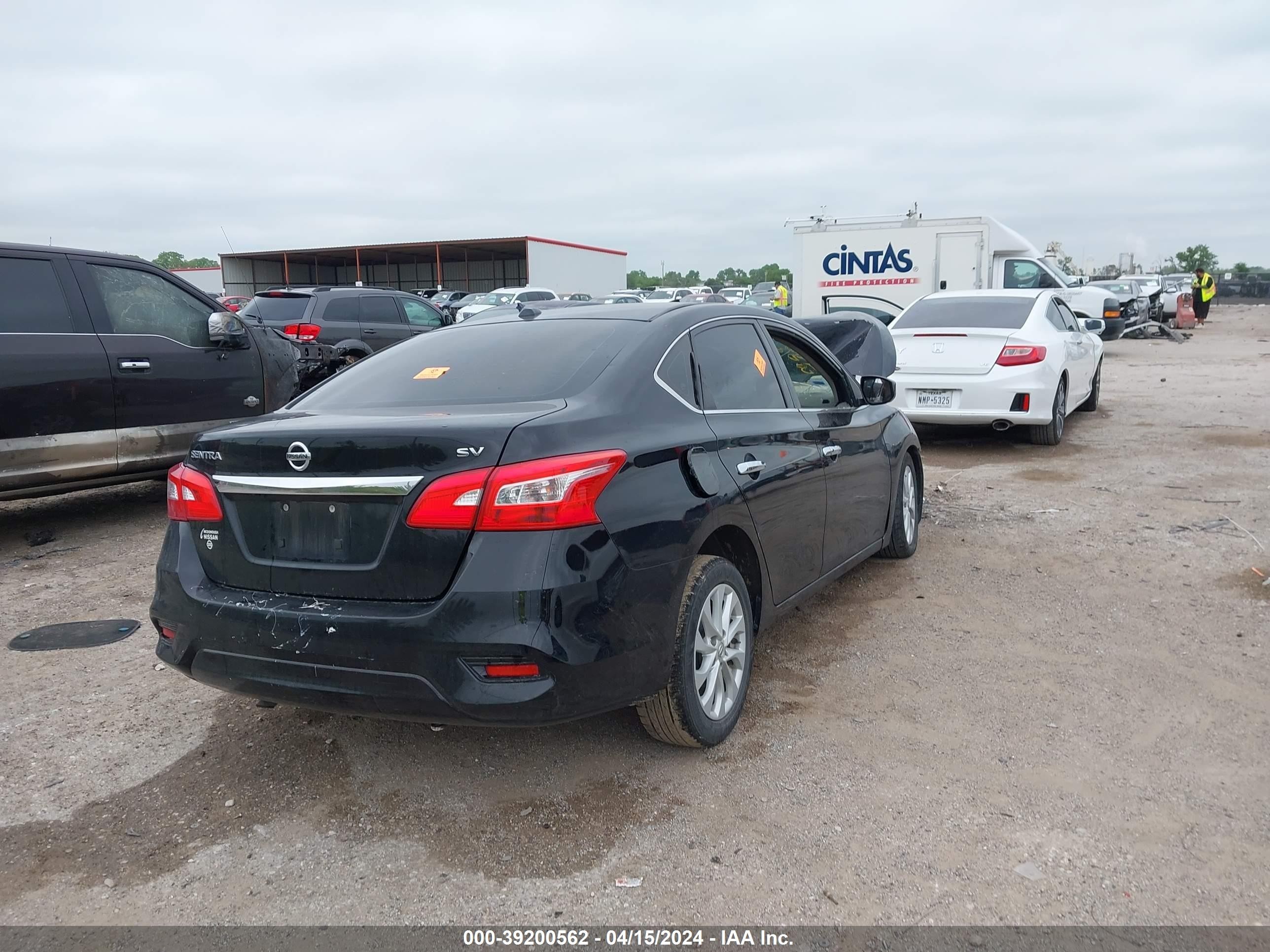 Photo 3 VIN: 3N1AB7AP6JL619700 - NISSAN SENTRA 