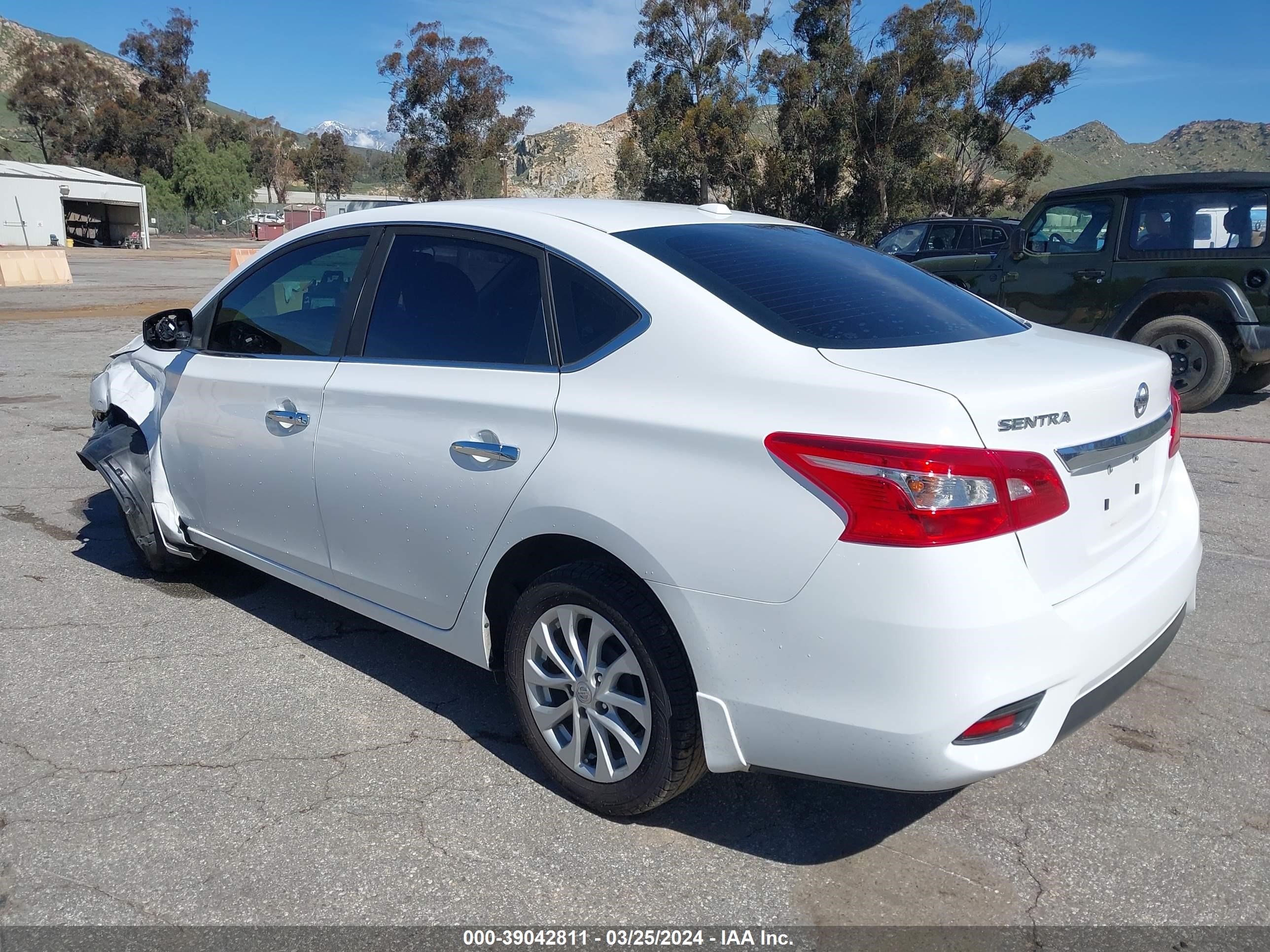 Photo 2 VIN: 3N1AB7AP6JY231837 - NISSAN SENTRA 