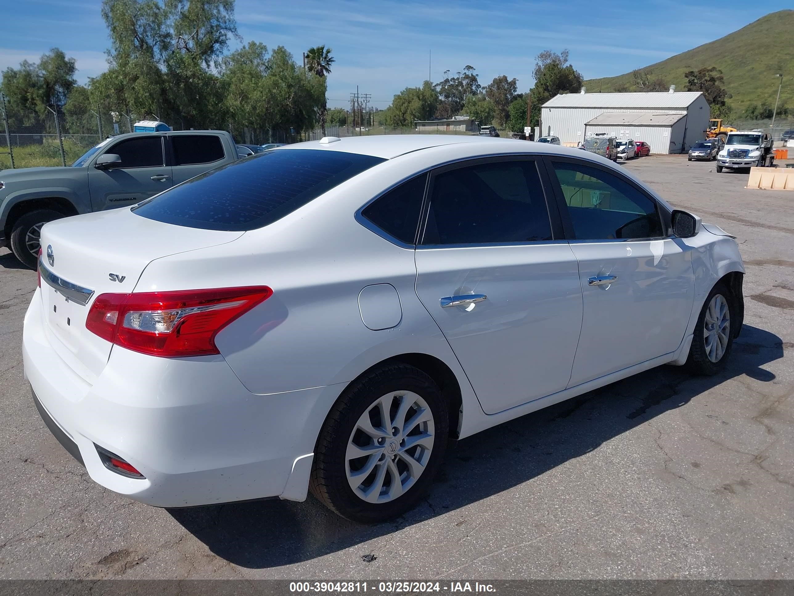 Photo 3 VIN: 3N1AB7AP6JY231837 - NISSAN SENTRA 