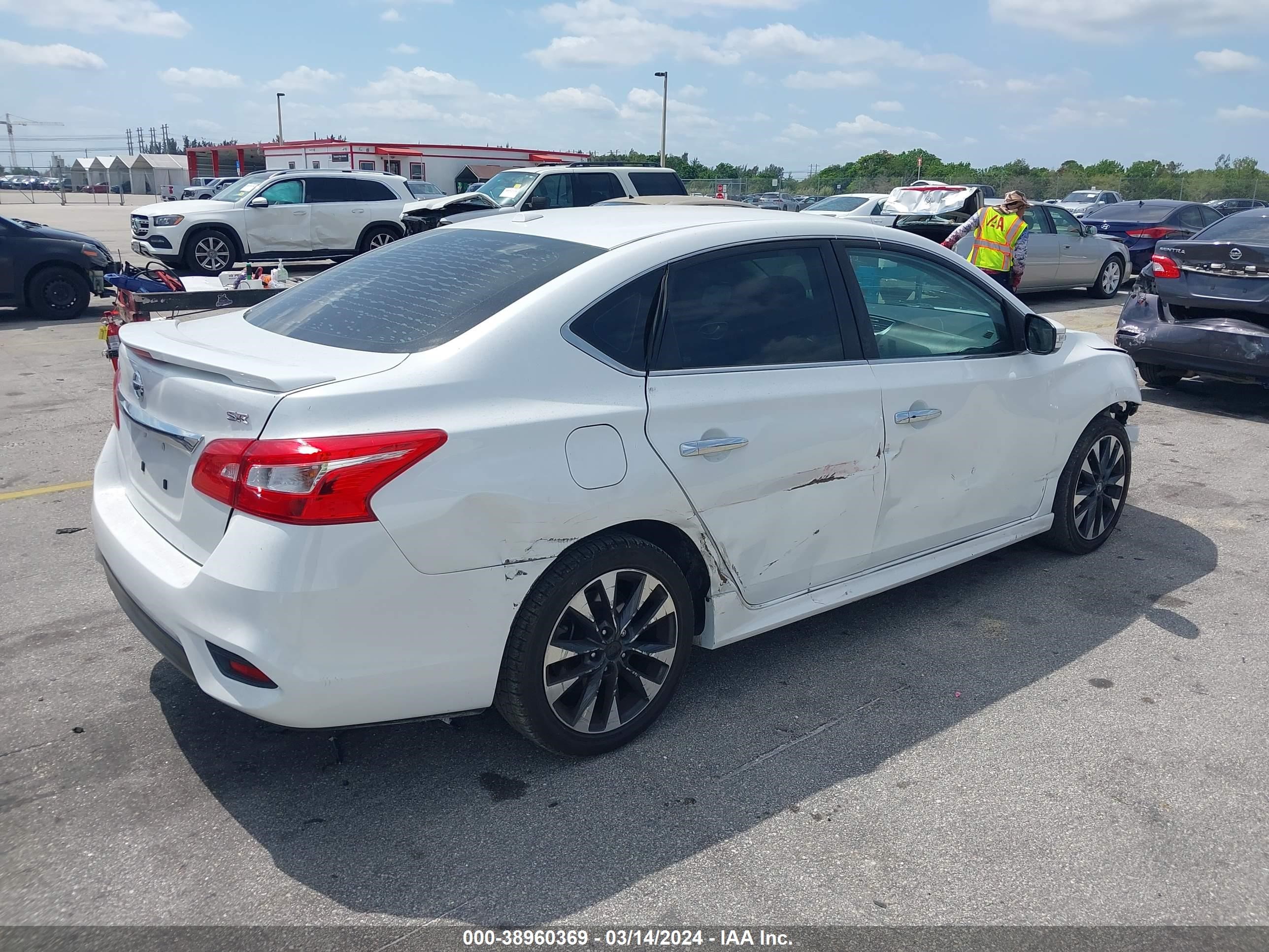 Photo 3 VIN: 3N1AB7AP6KY234903 - NISSAN SENTRA 