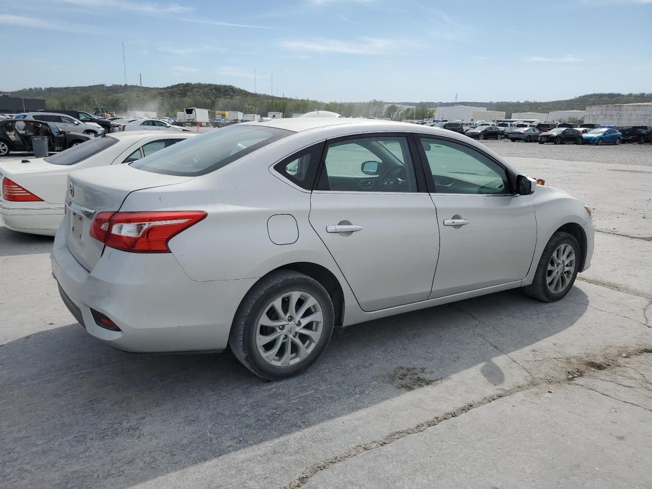 Photo 2 VIN: 3N1AB7AP7JL641169 - NISSAN SENTRA 