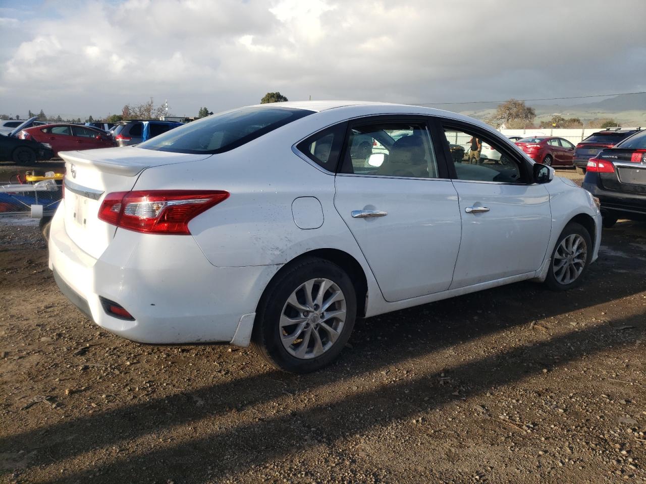 Photo 2 VIN: 3N1AB7AP7KY209797 - NISSAN SENTRA 