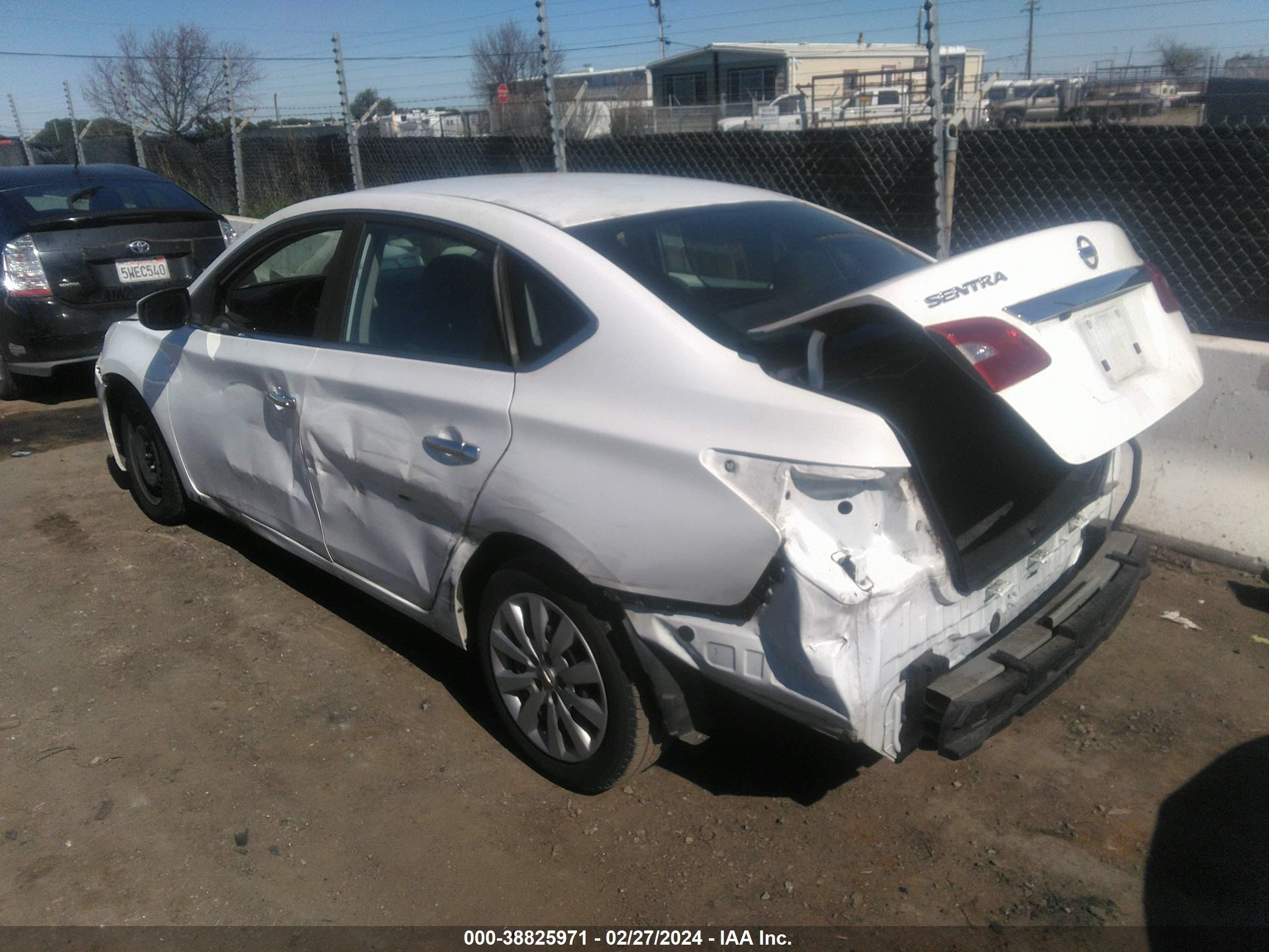 Photo 2 VIN: 3N1AB7AP7KY260975 - NISSAN SENTRA 