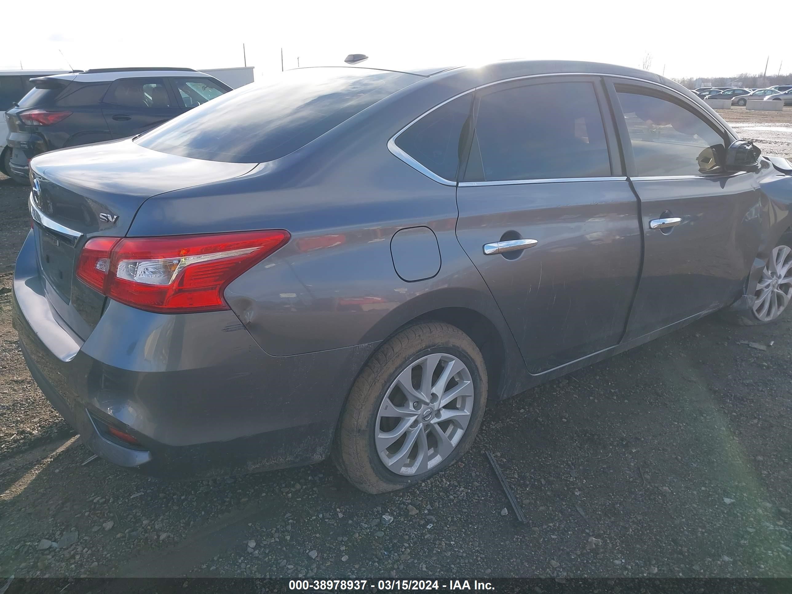 Photo 3 VIN: 3N1AB7AP8JL617608 - NISSAN SENTRA 