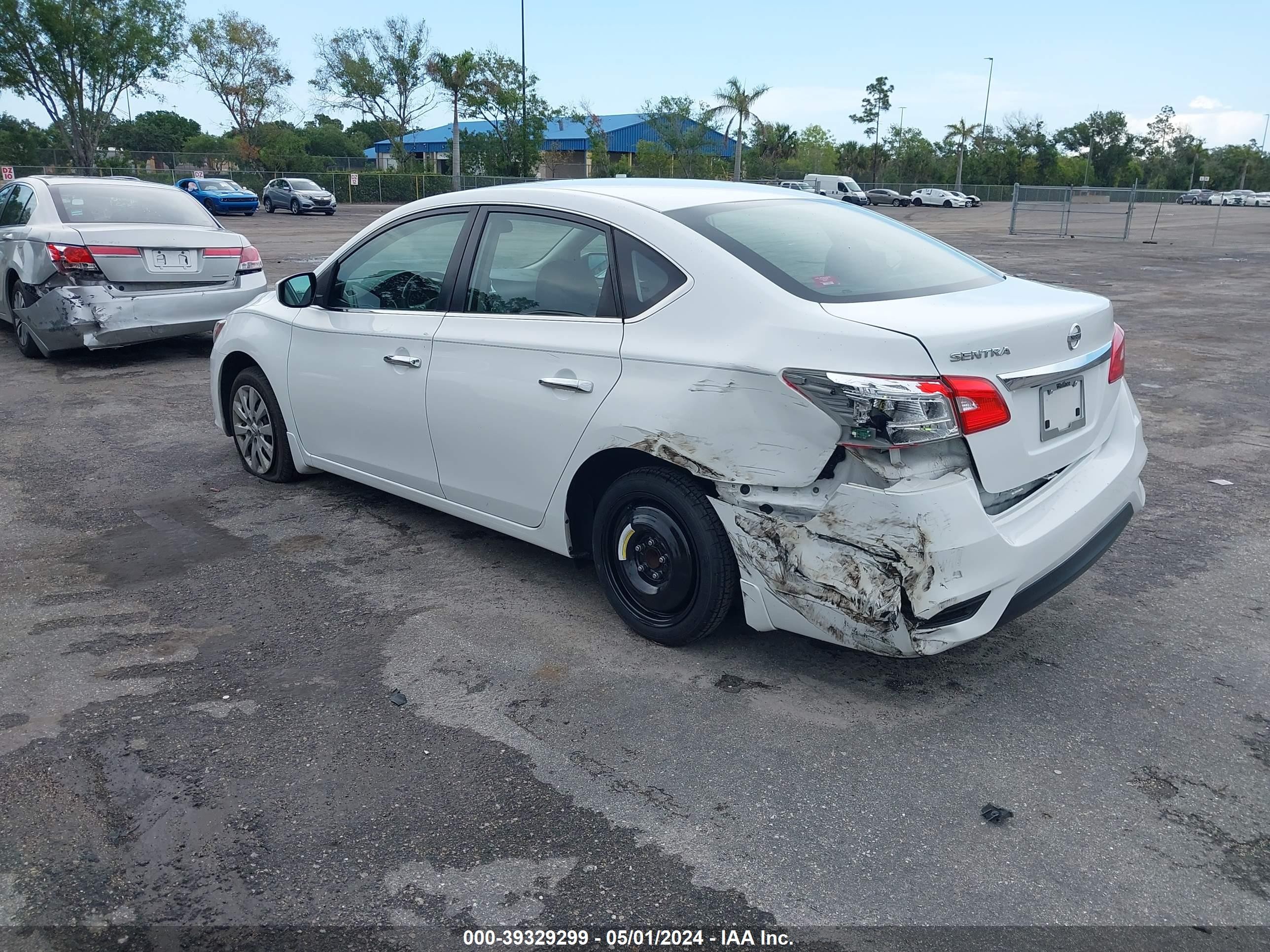 Photo 2 VIN: 3N1AB7AP8JY232956 - NISSAN SENTRA 