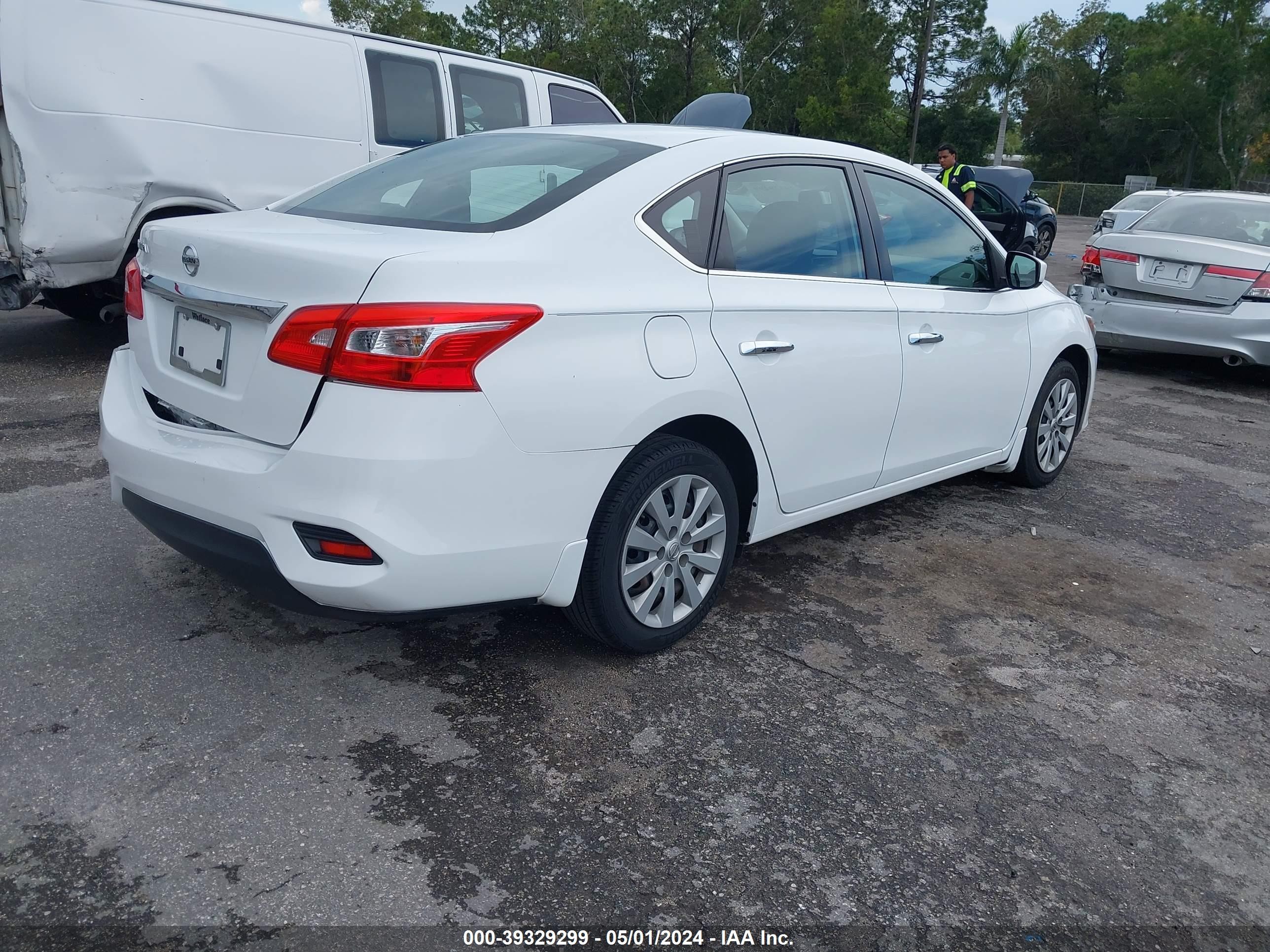 Photo 3 VIN: 3N1AB7AP8JY232956 - NISSAN SENTRA 