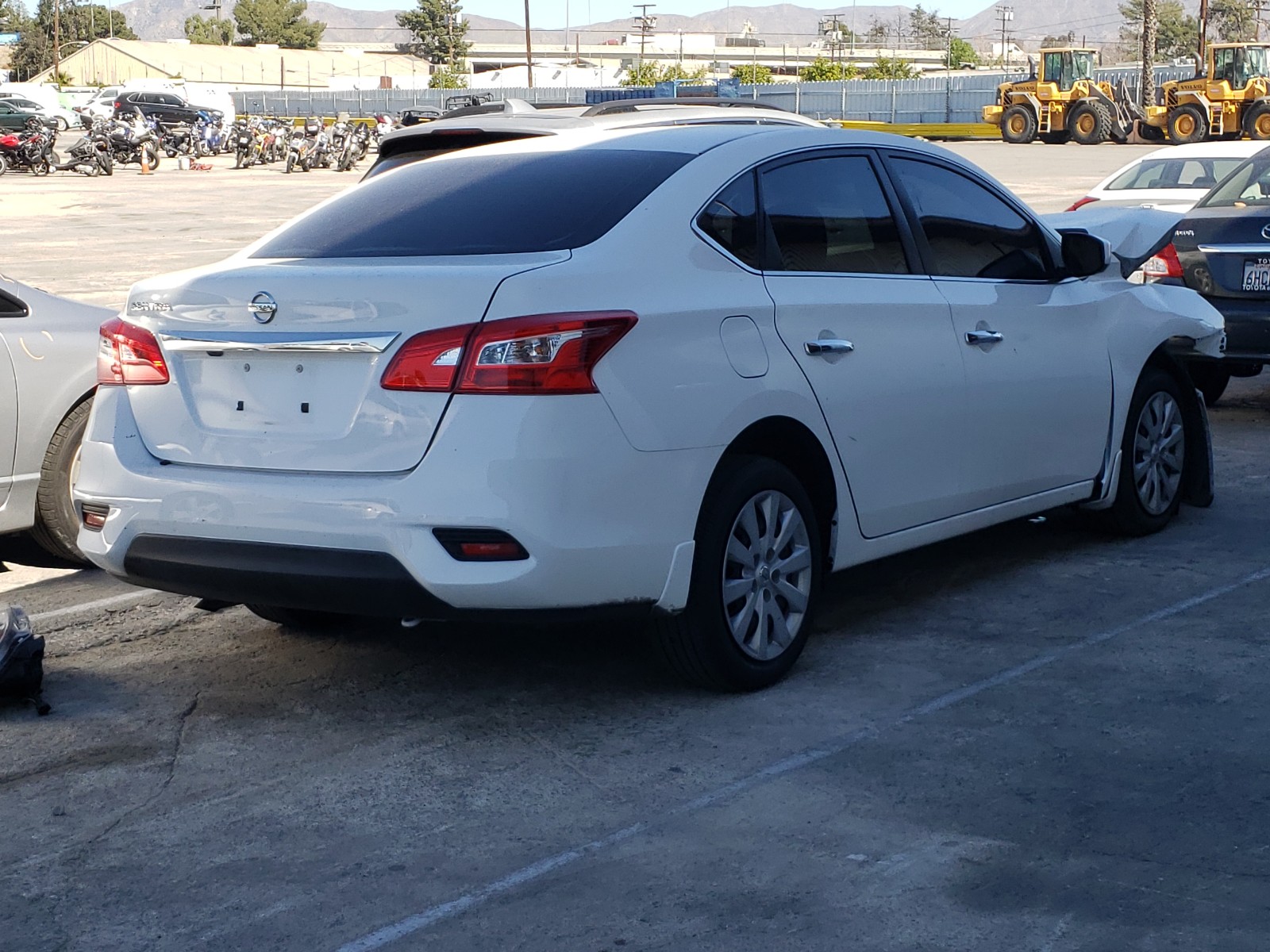 Photo 3 VIN: 3N1AB7AP8JY257159 - NISSAN SENTRA S 