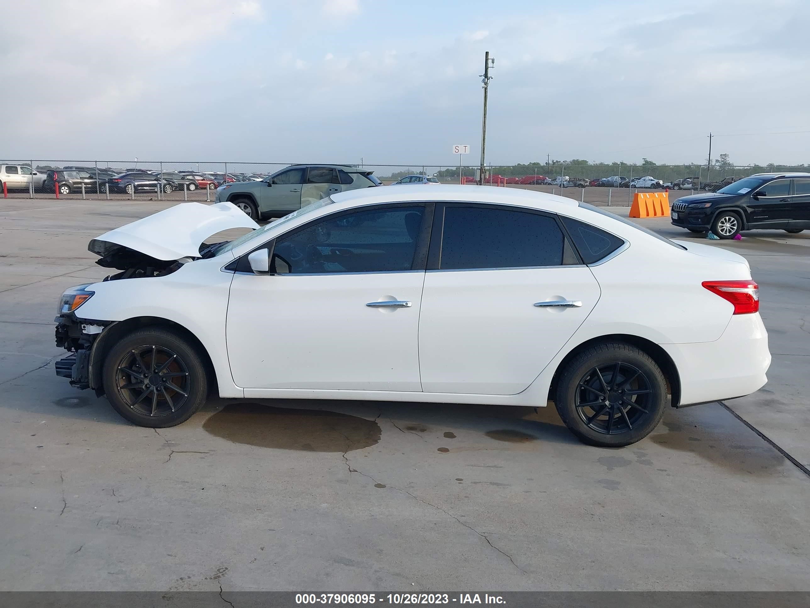 Photo 13 VIN: 3N1AB7AP8JY310037 - NISSAN SENTRA 