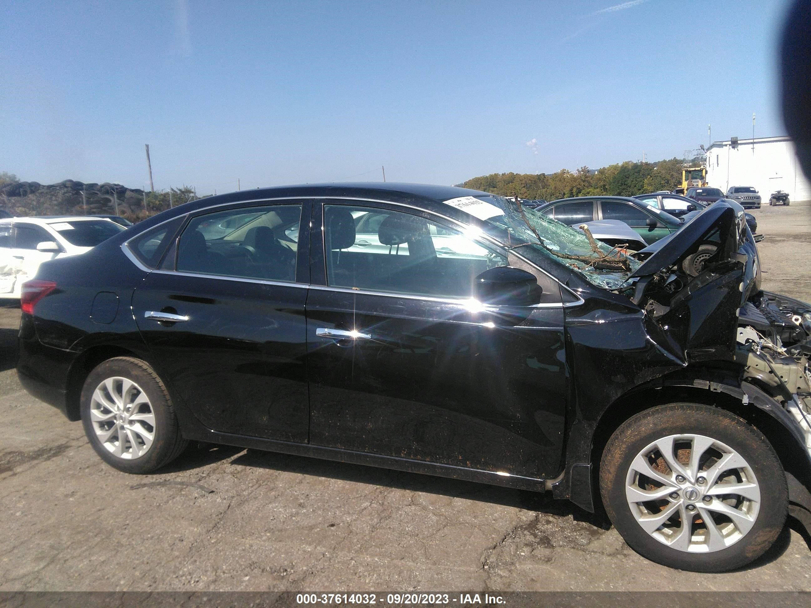 Photo 11 VIN: 3N1AB7AP8KY437677 - NISSAN SENTRA 