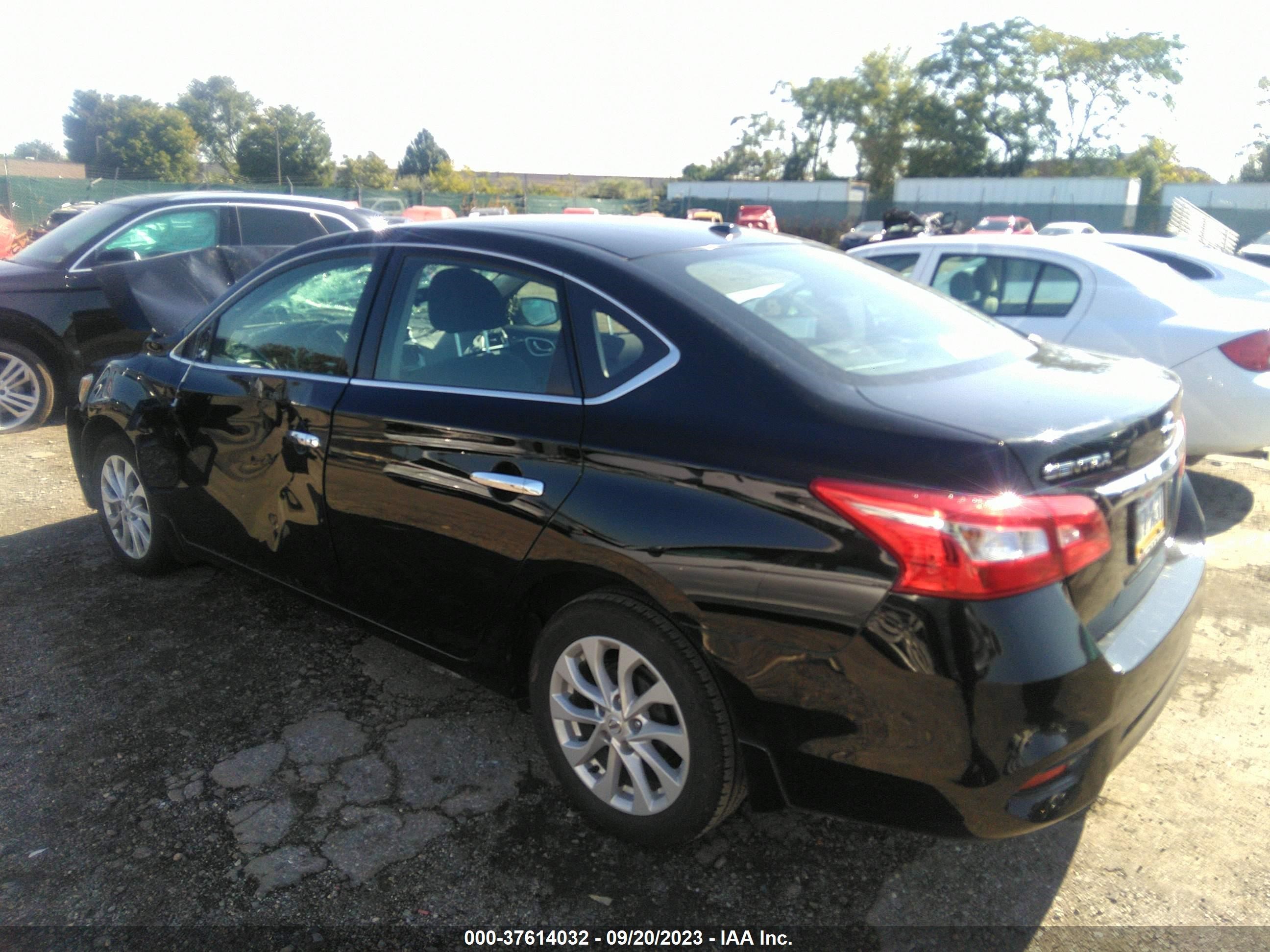 Photo 2 VIN: 3N1AB7AP8KY437677 - NISSAN SENTRA 