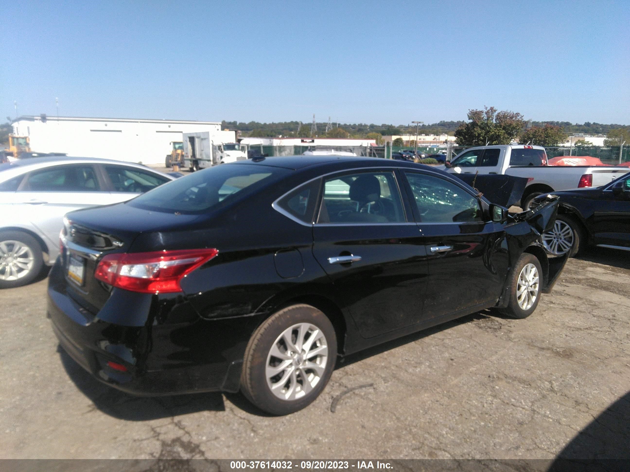 Photo 3 VIN: 3N1AB7AP8KY437677 - NISSAN SENTRA 