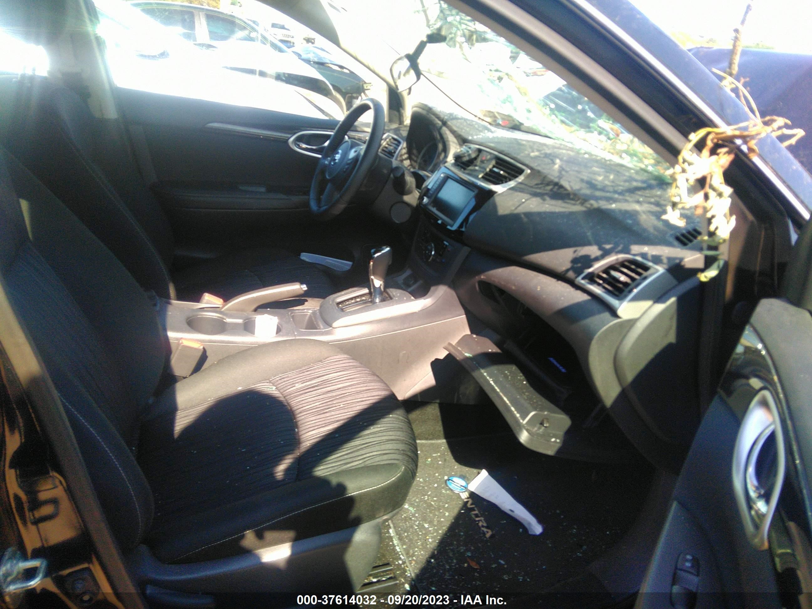 Photo 4 VIN: 3N1AB7AP8KY437677 - NISSAN SENTRA 