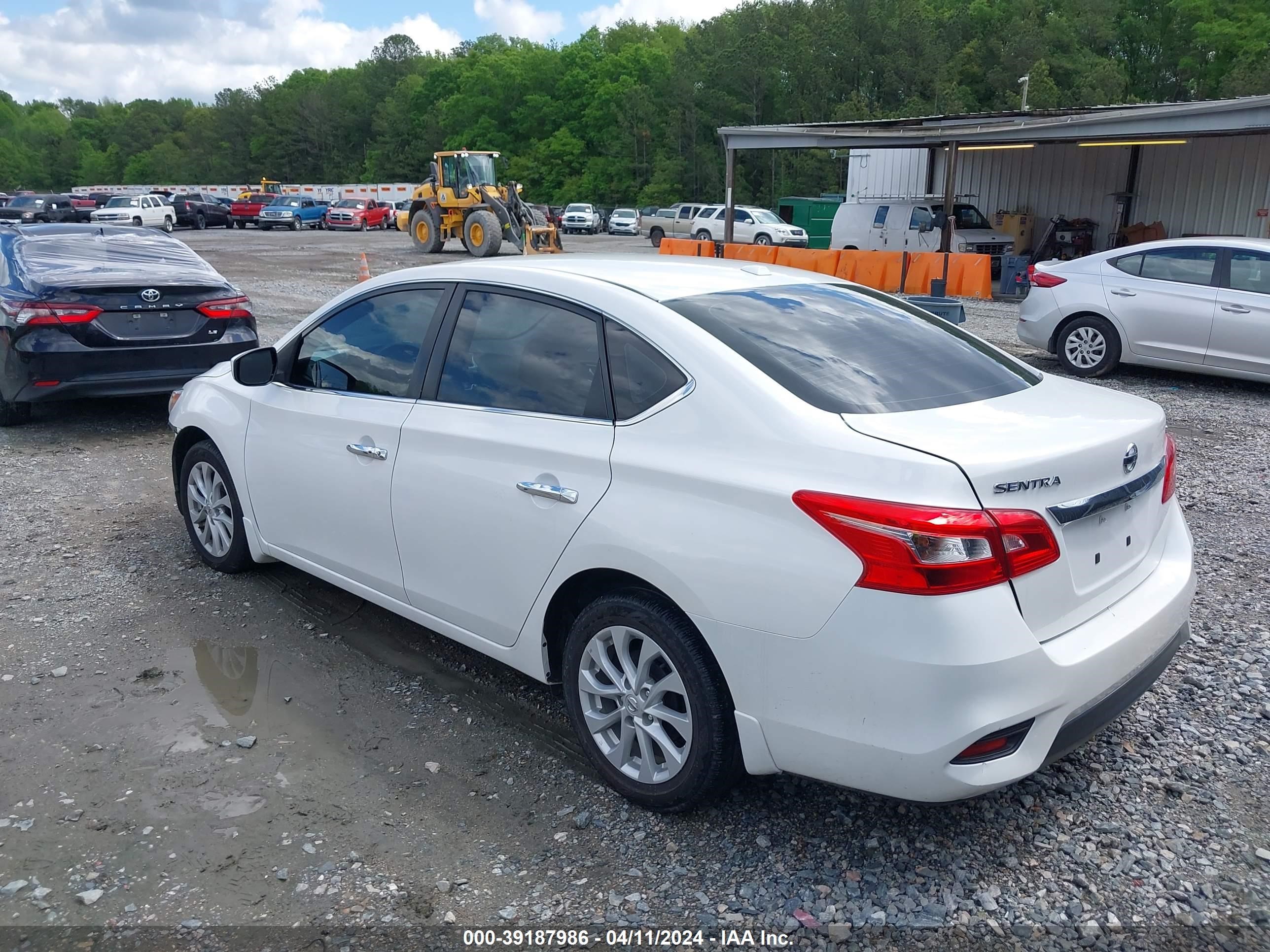 Photo 2 VIN: 3N1AB7AP9JL660614 - NISSAN SENTRA 