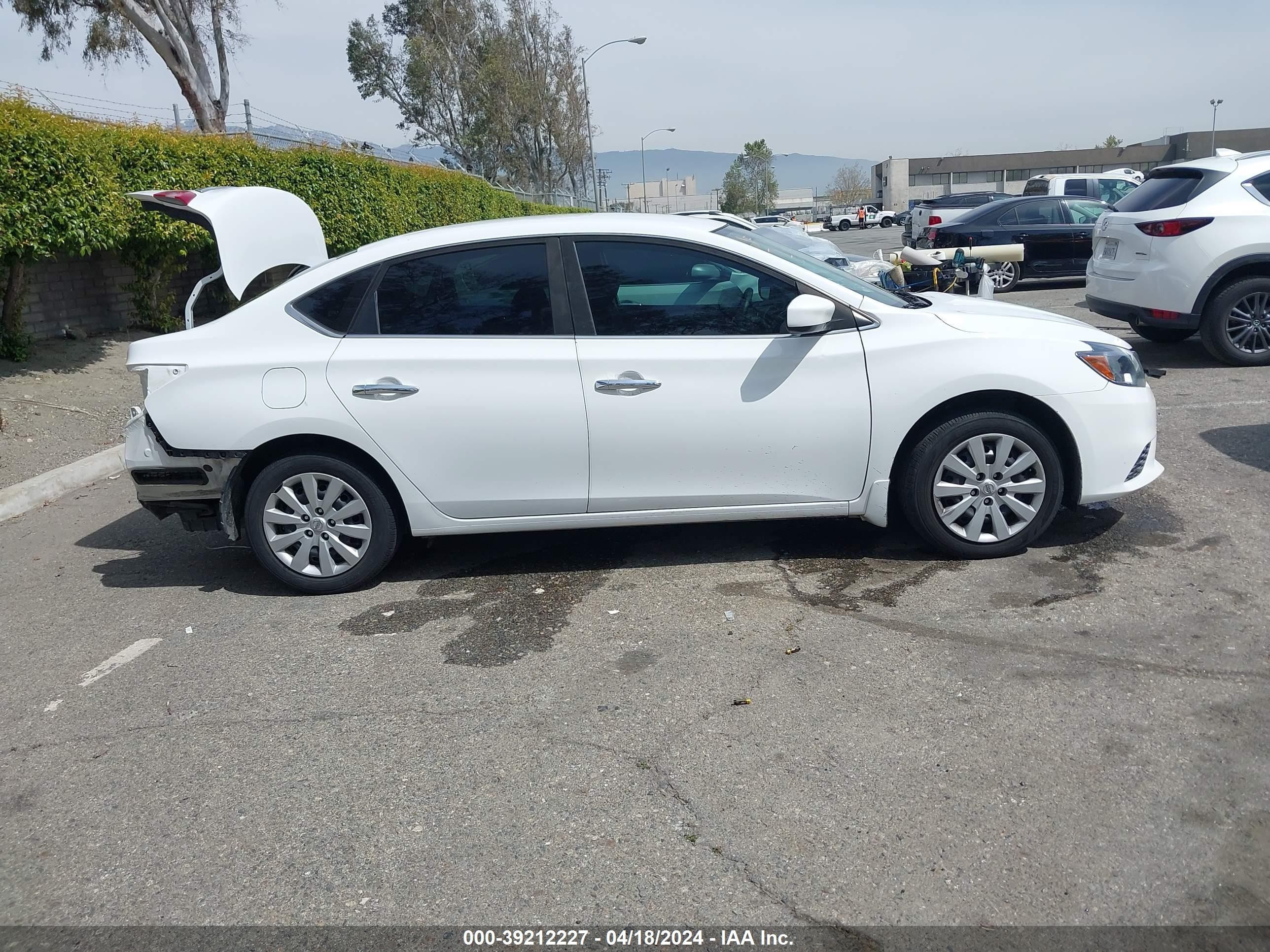 Photo 13 VIN: 3N1AB7AP9JY304344 - NISSAN SENTRA 