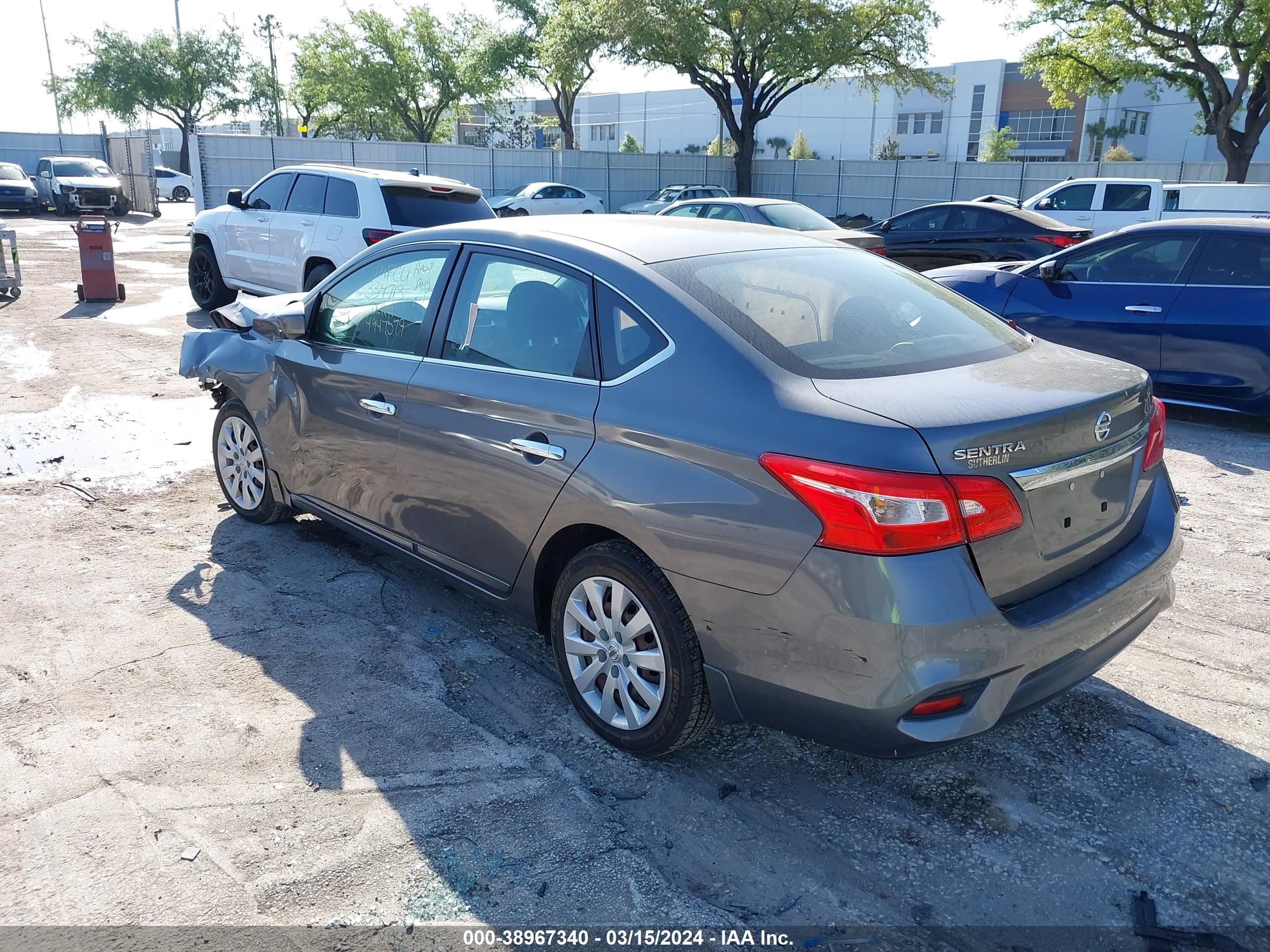 Photo 2 VIN: 3N1AB7APXJY334713 - NISSAN SENTRA 