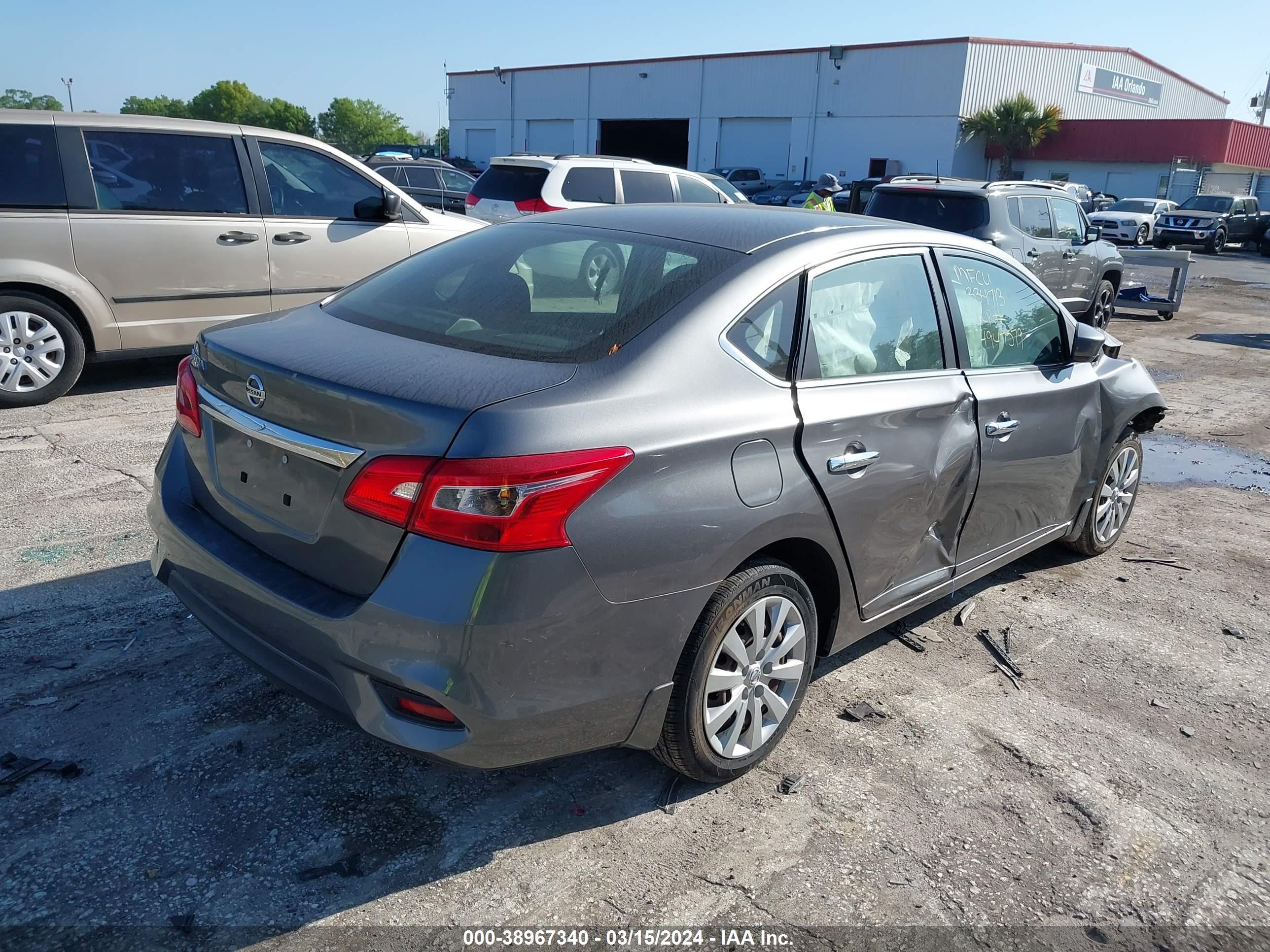 Photo 3 VIN: 3N1AB7APXJY334713 - NISSAN SENTRA 