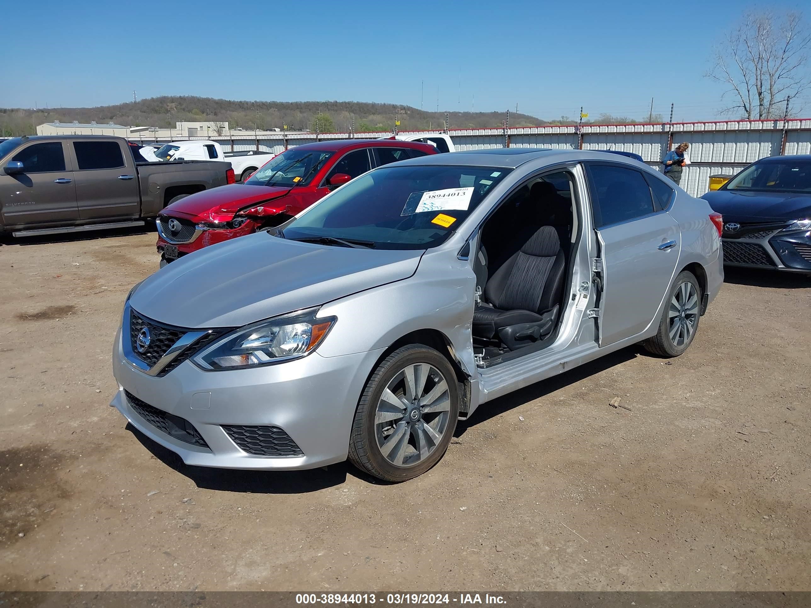 Photo 1 VIN: 3N1AB7APXKY256886 - NISSAN SENTRA 