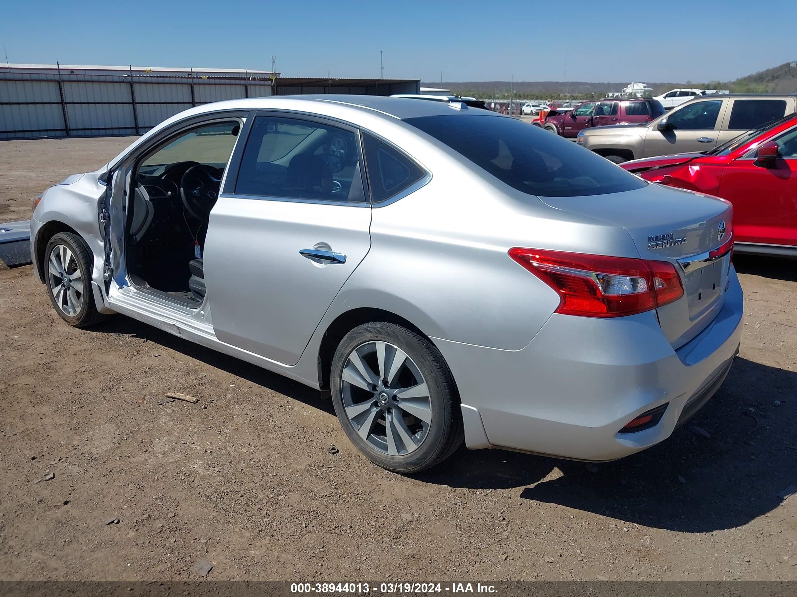 Photo 2 VIN: 3N1AB7APXKY256886 - NISSAN SENTRA 