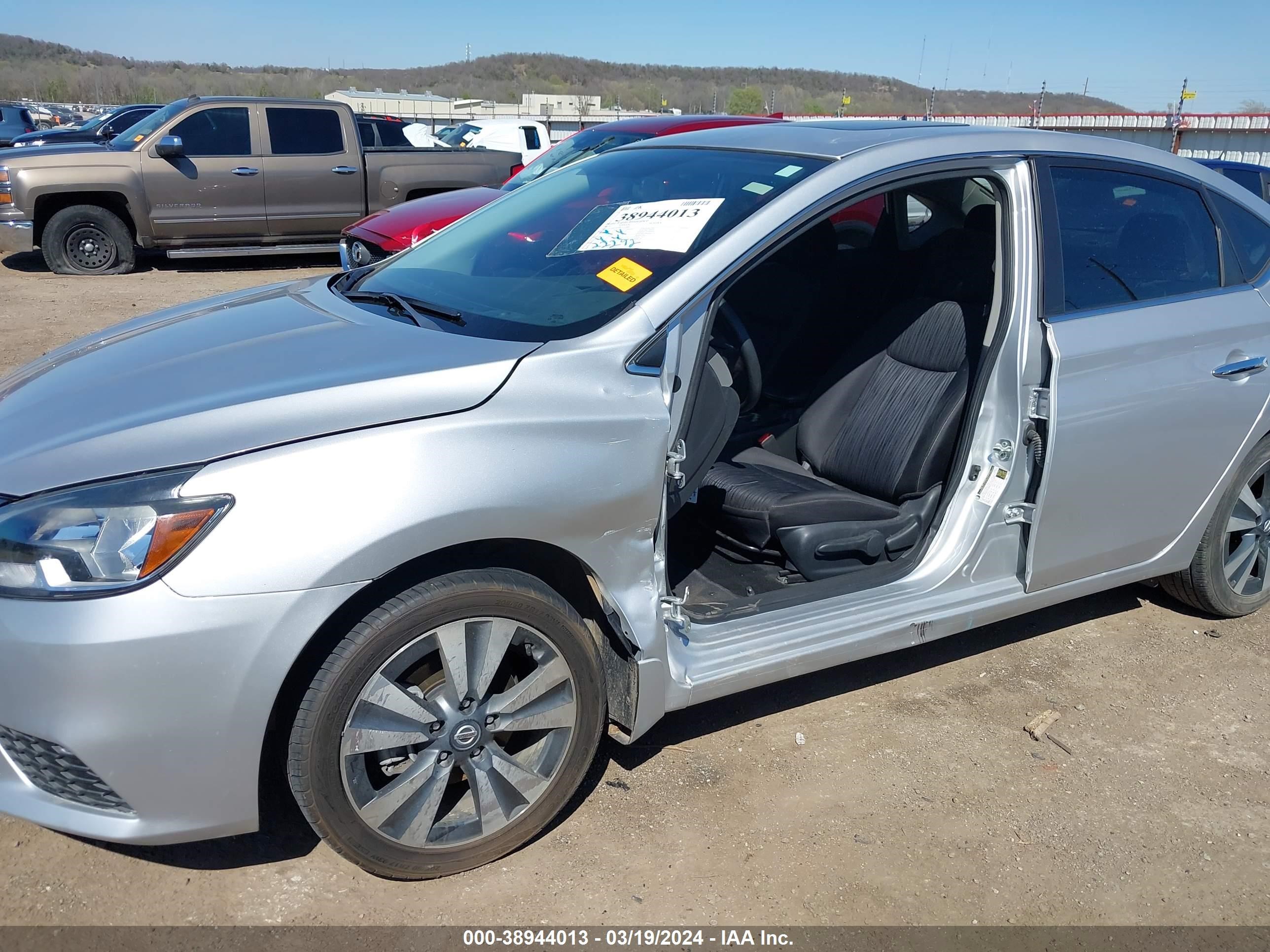 Photo 5 VIN: 3N1AB7APXKY256886 - NISSAN SENTRA 