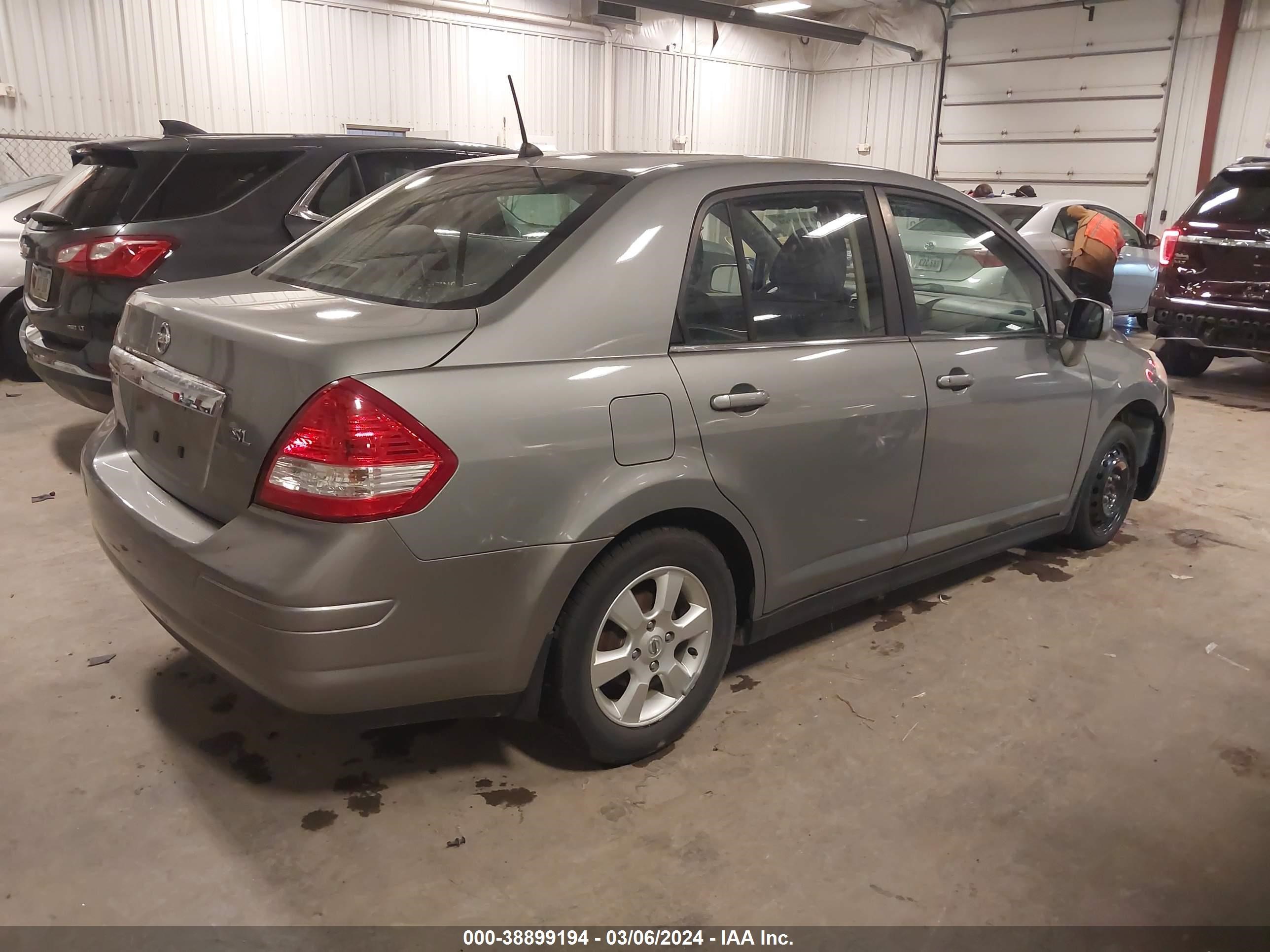 Photo 3 VIN: 3N1BC11E08L377347 - NISSAN VERSA 