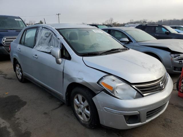 Photo 3 VIN: 3N1BC11E09L441730 - NISSAN VERSA 