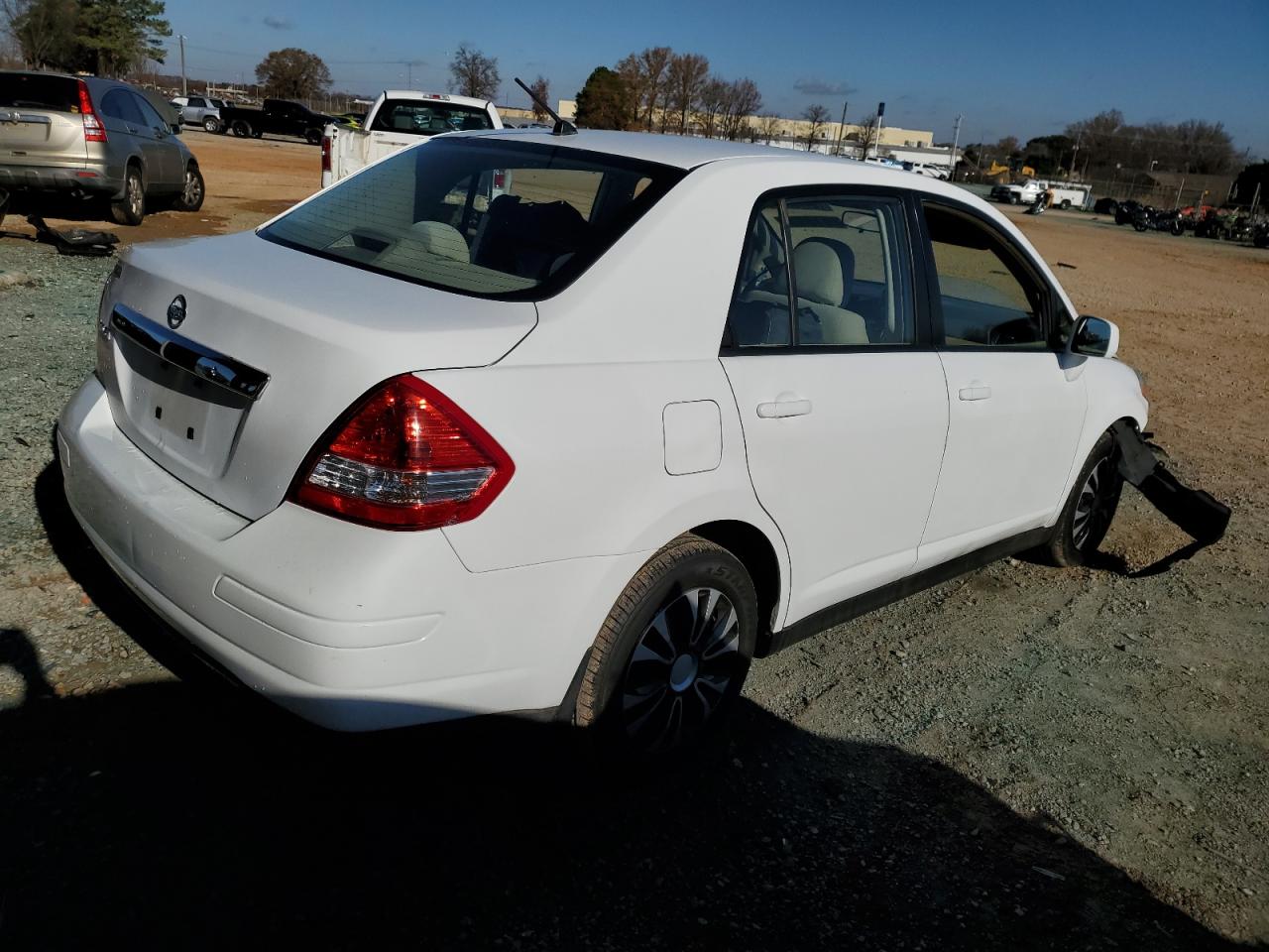 Photo 2 VIN: 3N1BC11E19L390528 - NISSAN VERSA 