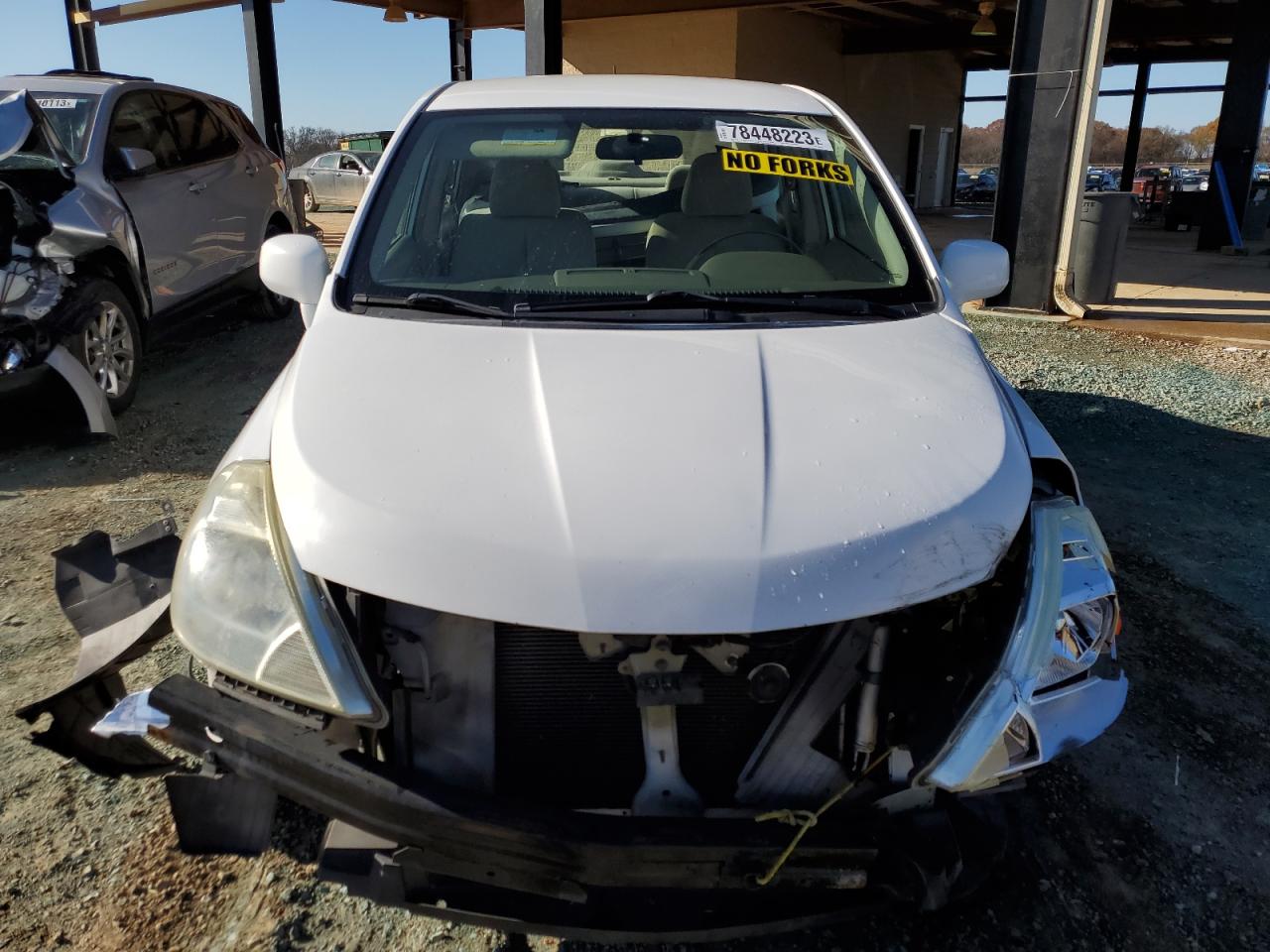 Photo 4 VIN: 3N1BC11E19L390528 - NISSAN VERSA 