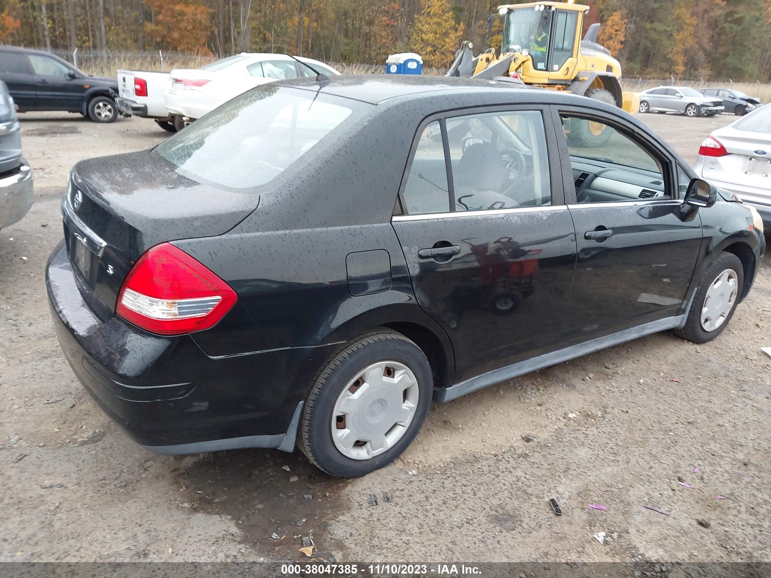 Photo 3 VIN: 3N1BC11E27L398697 - NISSAN VERSA 