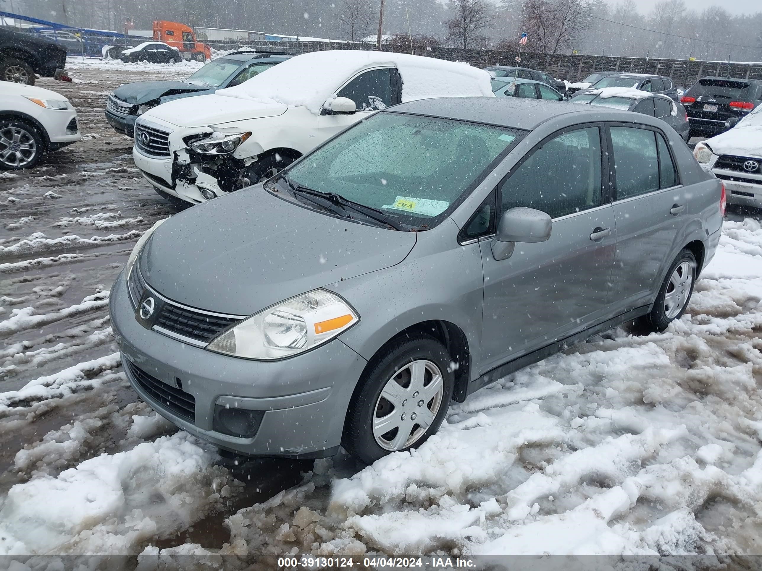 Photo 1 VIN: 3N1BC11E27L413070 - NISSAN VERSA 