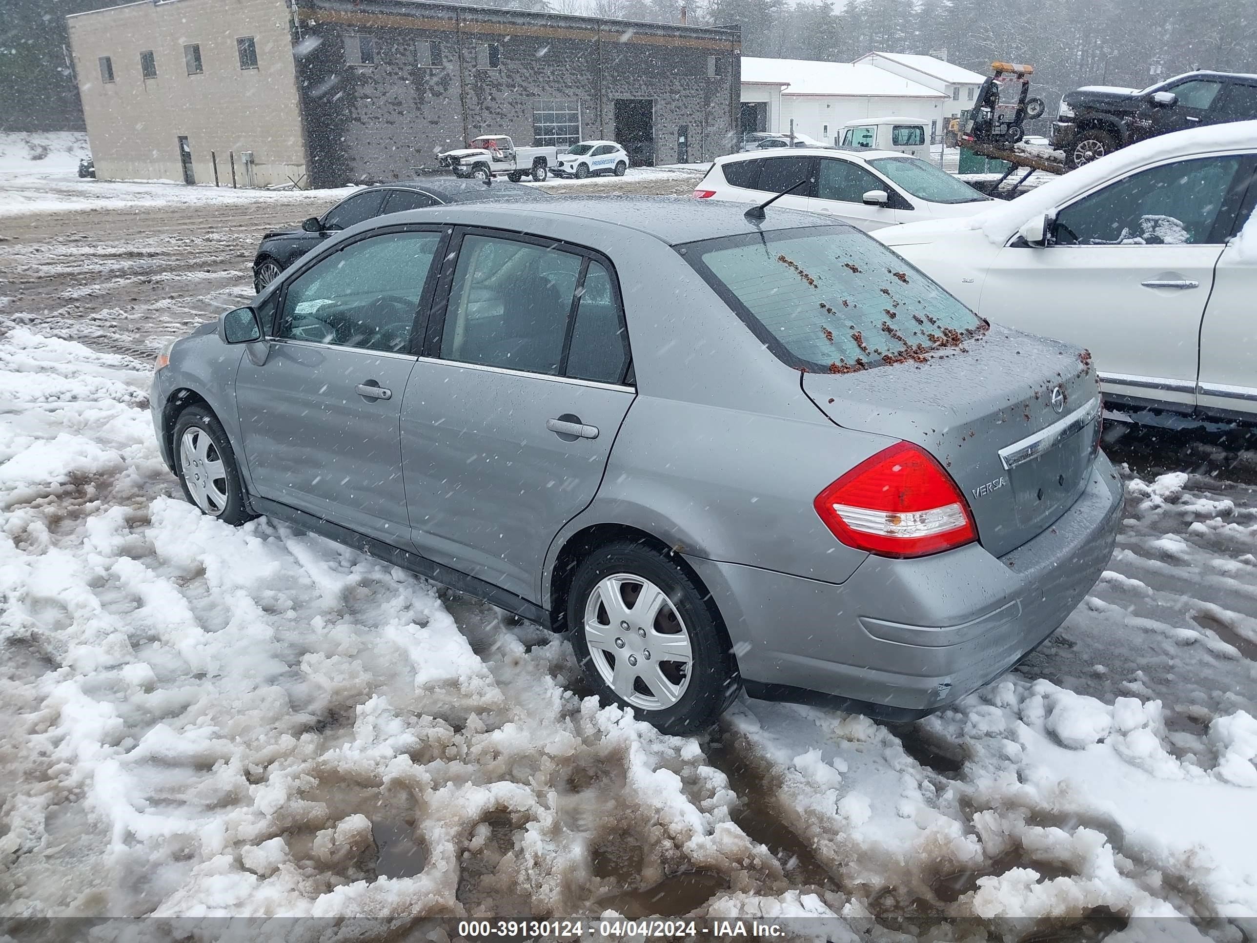 Photo 2 VIN: 3N1BC11E27L413070 - NISSAN VERSA 