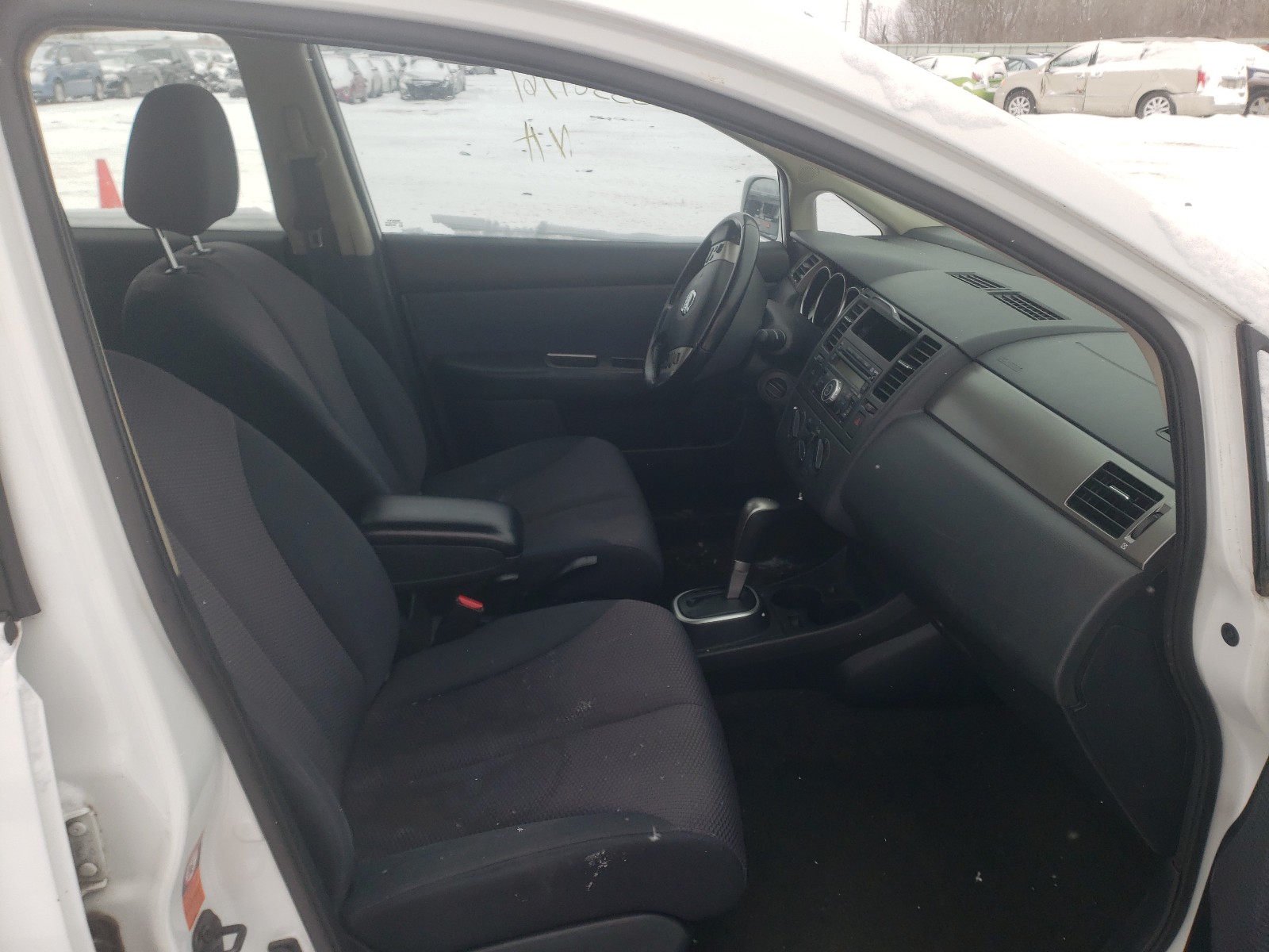 Photo 4 VIN: 3N1BC11E37L420657 - NISSAN VERSA S 