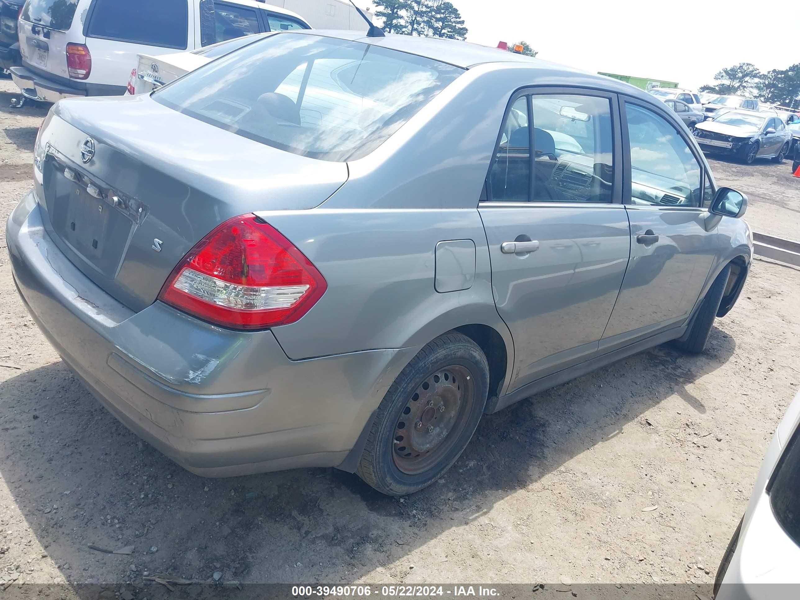 Photo 3 VIN: 3N1BC11E47L424250 - NISSAN VERSA 