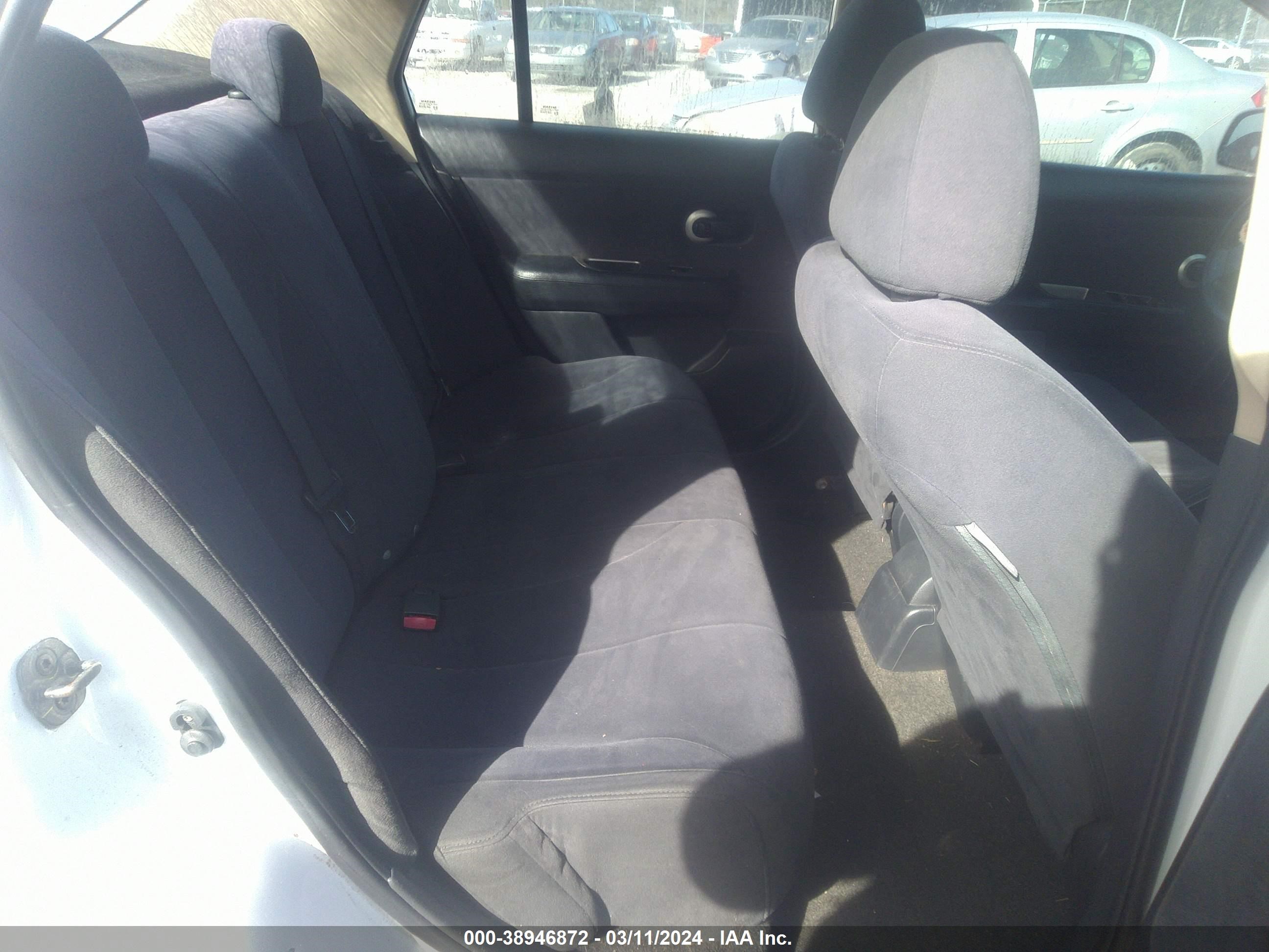 Photo 7 VIN: 3N1BC11E48L401200 - NISSAN VERSA 