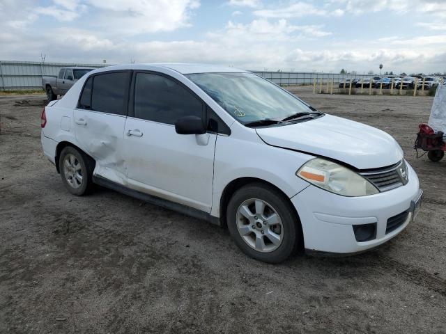 Photo 3 VIN: 3N1BC11E48L410480 - NISSAN VERSA 