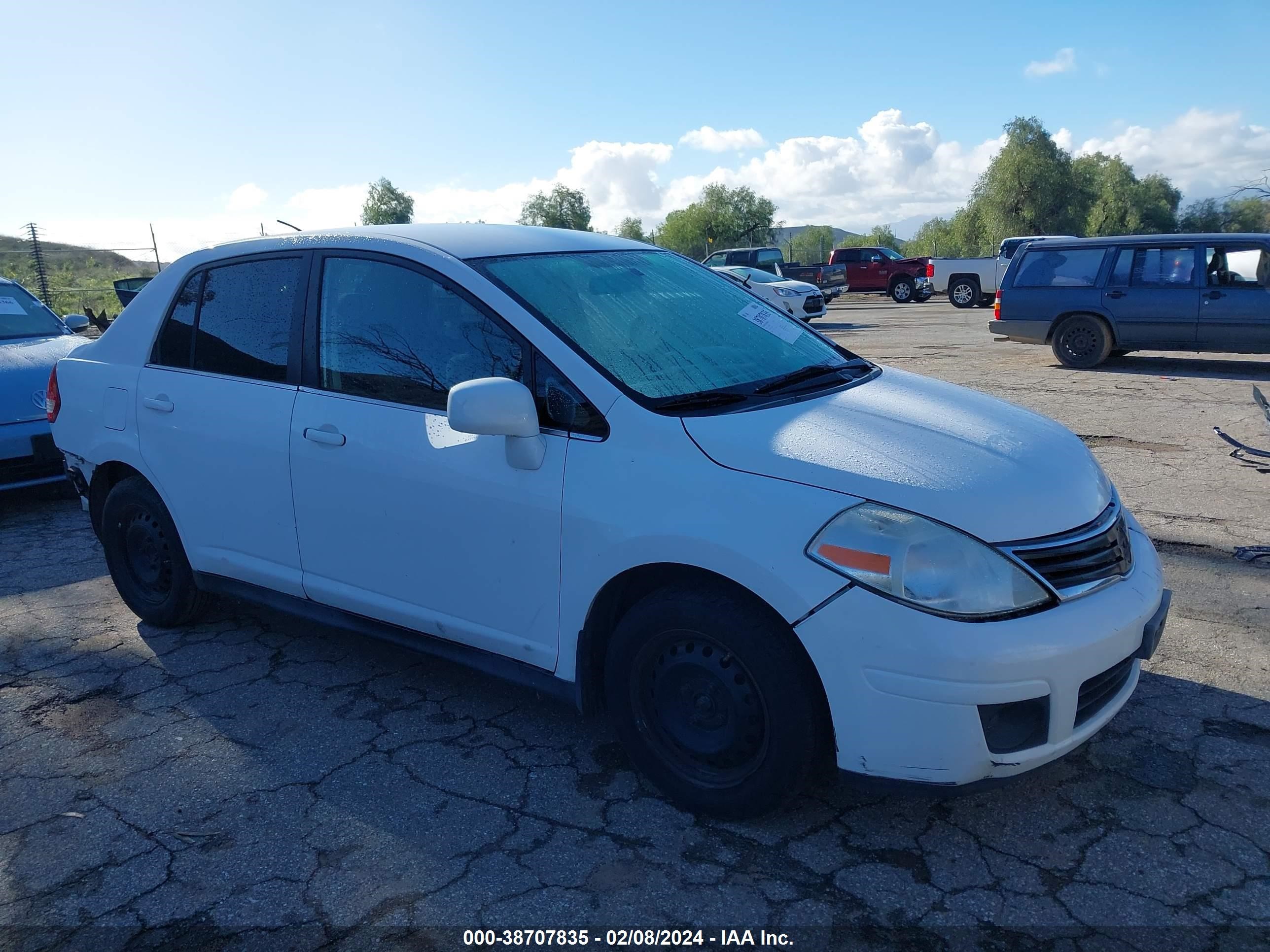 Photo 0 VIN: 3N1BC11E48L421656 - NISSAN VERSA 