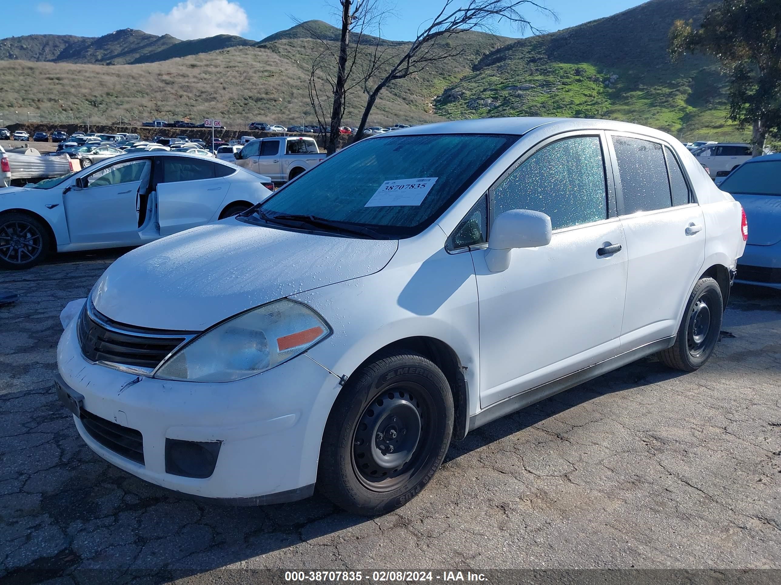 Photo 1 VIN: 3N1BC11E48L421656 - NISSAN VERSA 