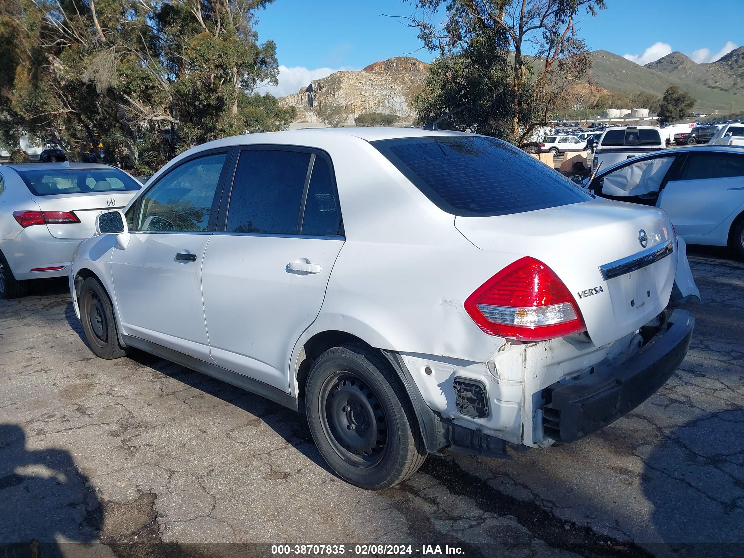 Photo 2 VIN: 3N1BC11E48L421656 - NISSAN VERSA 