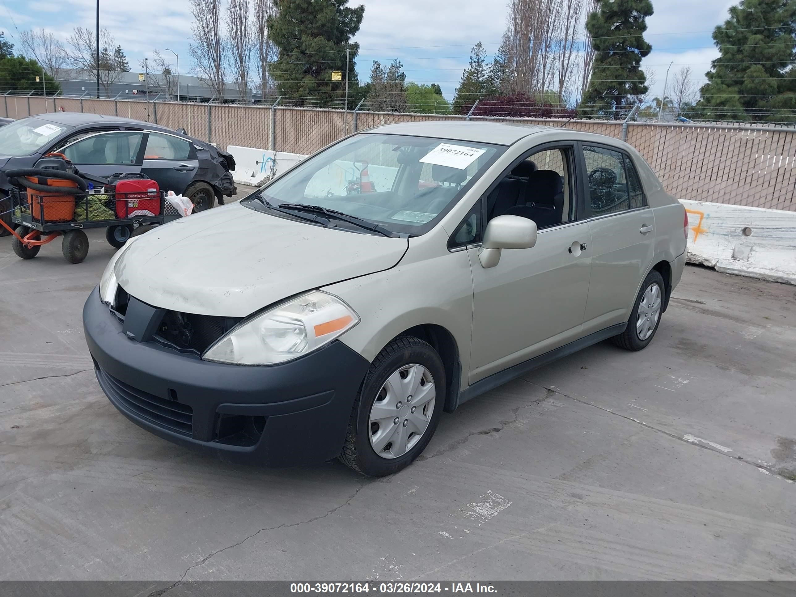 Photo 1 VIN: 3N1BC11E58L372872 - NISSAN VERSA 