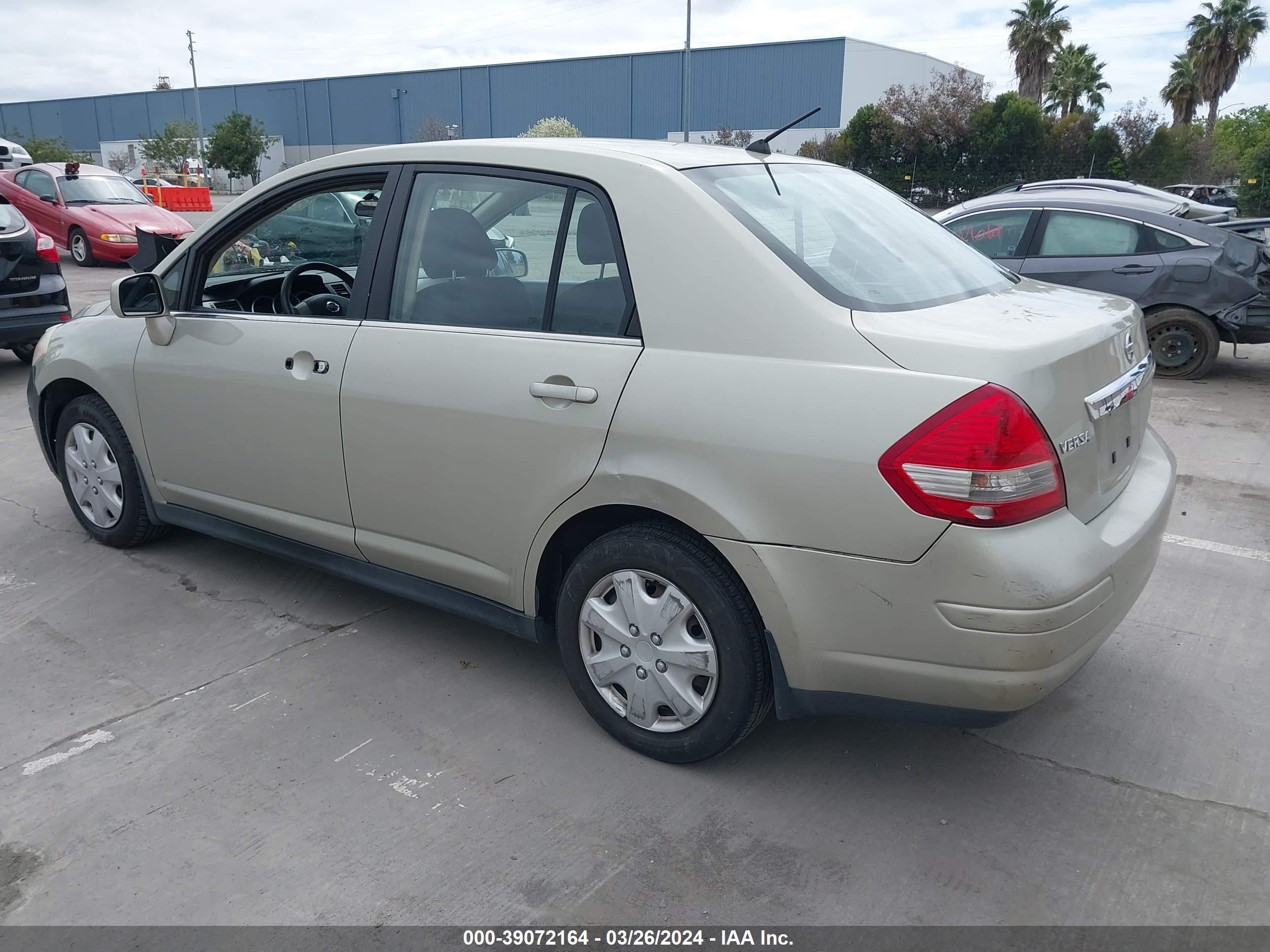 Photo 2 VIN: 3N1BC11E58L372872 - NISSAN VERSA 