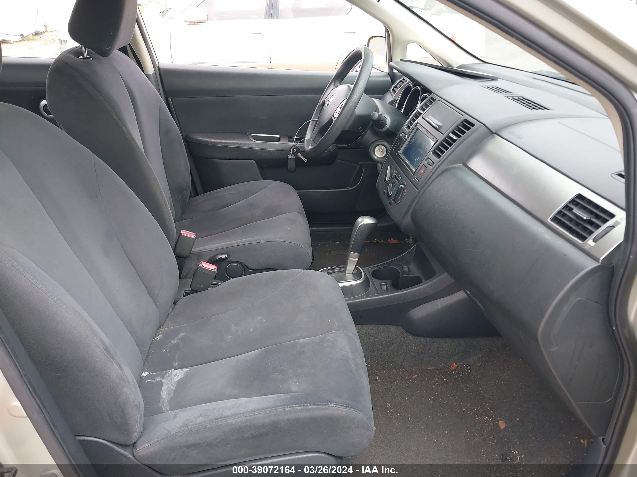 Photo 4 VIN: 3N1BC11E58L372872 - NISSAN VERSA 