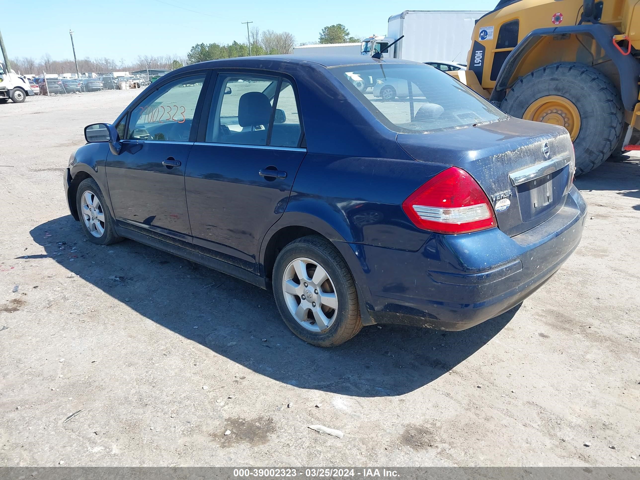 Photo 2 VIN: 3N1BC11E67L449621 - NISSAN VERSA 